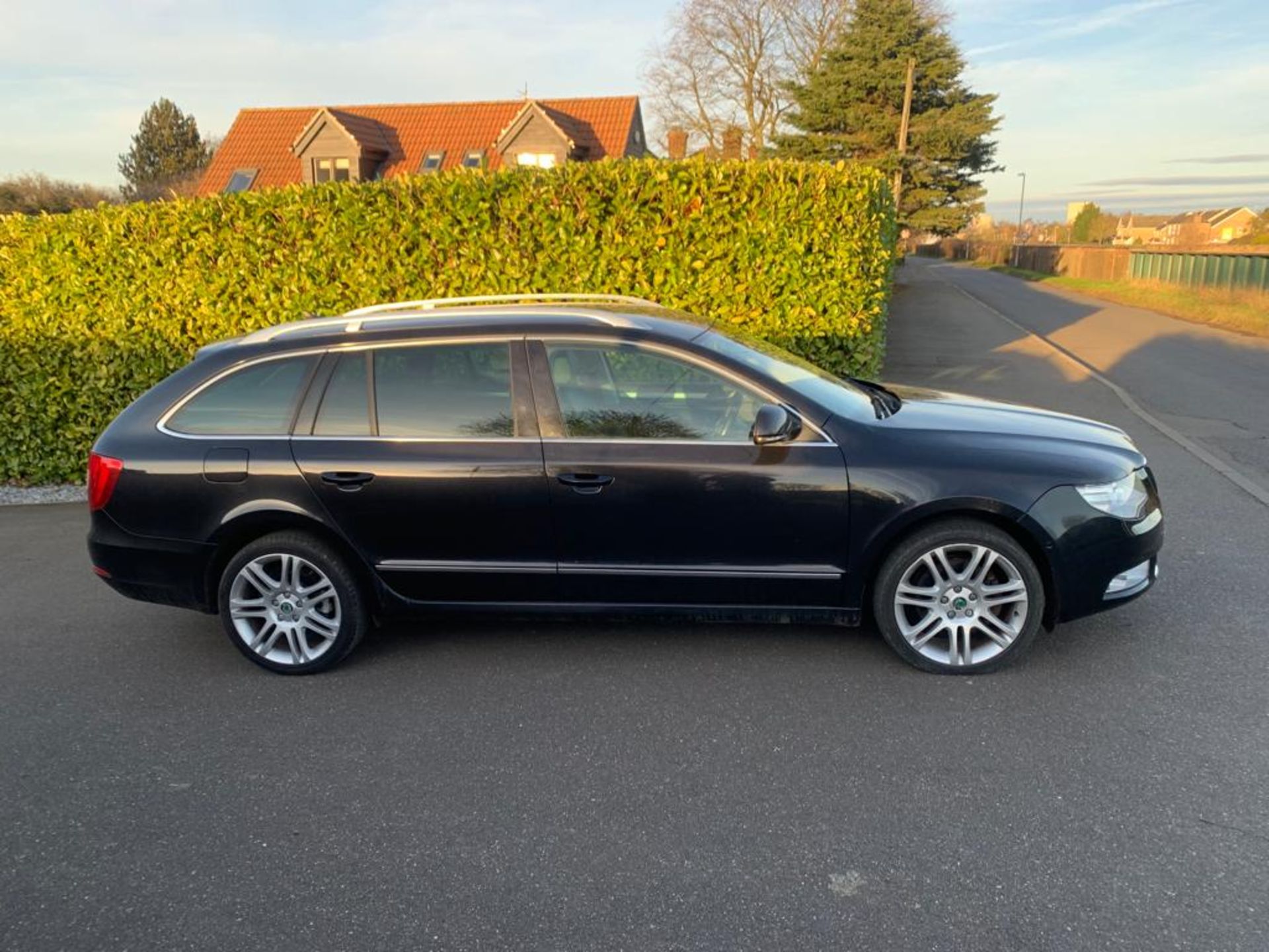 2010 SKODA SUPERB ESTATE ELEGANCE TFSI S-A - Image 5 of 17