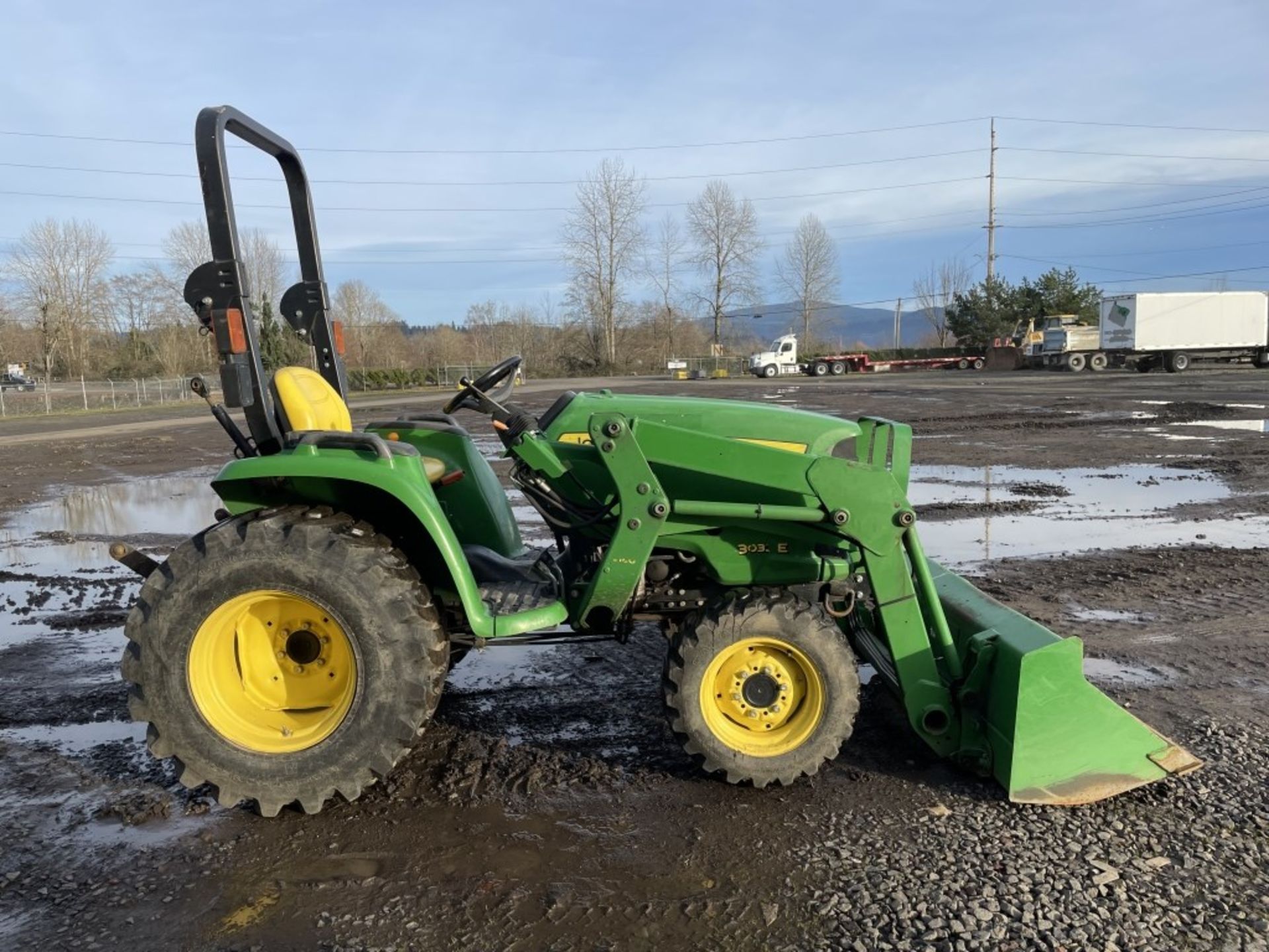 John Deere 3032E Utility Tractor - Image 3 of 22