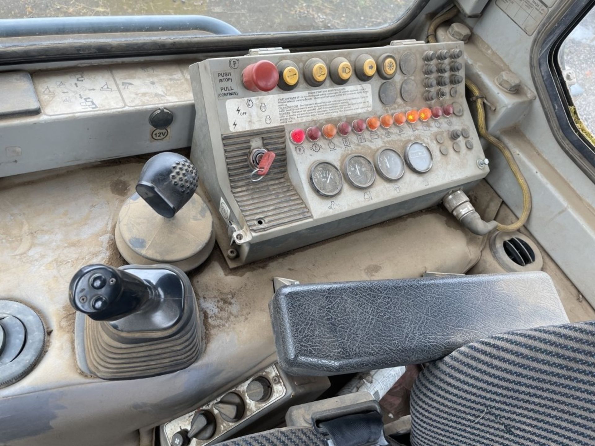 John Deere 1050C Crawler Dozer - Image 32 of 35