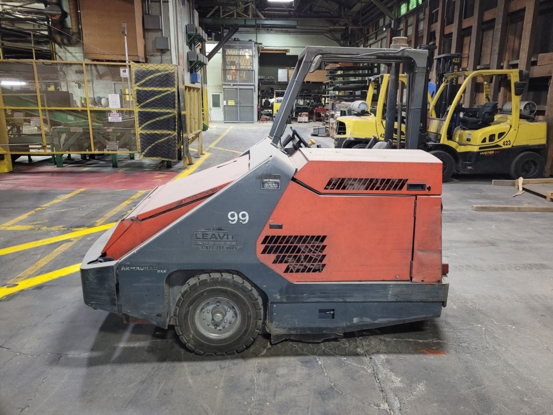 2009 Power Boss 9XR Sweeper - Image 3 of 21