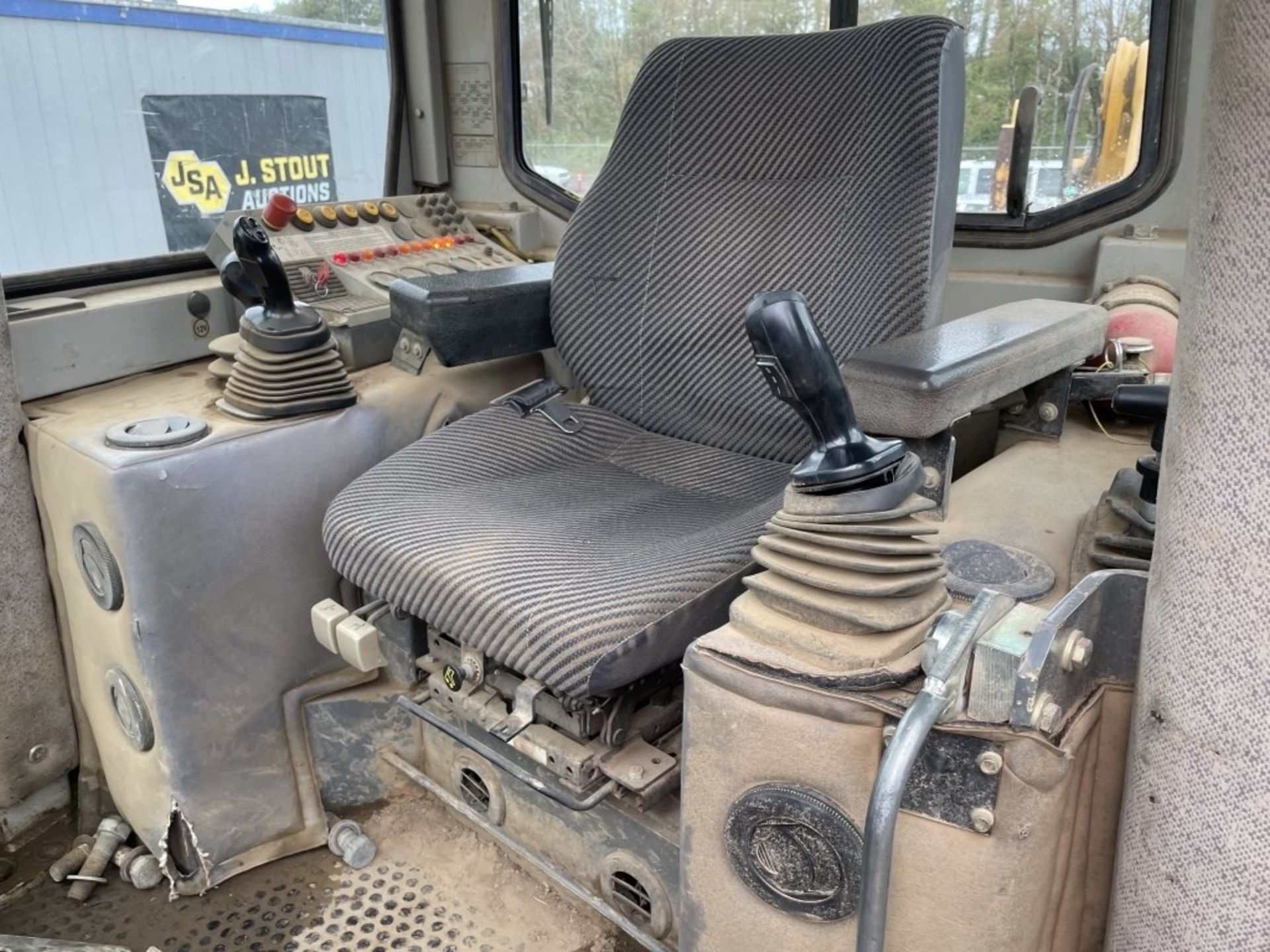 John Deere 1050C Crawler Dozer - Image 30 of 35