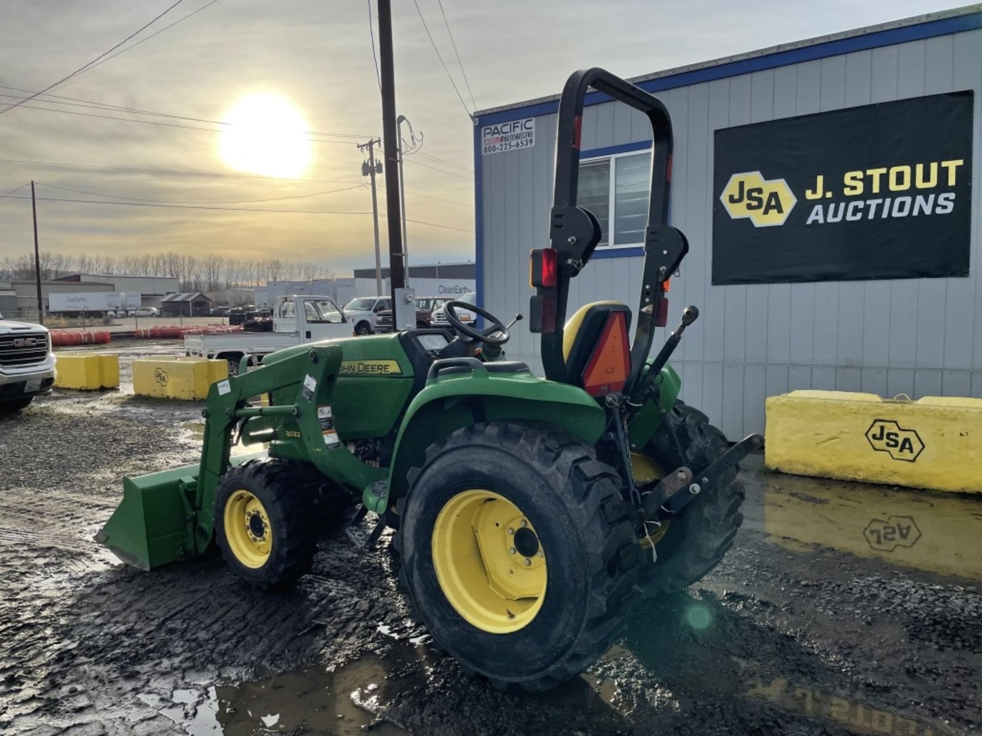 John Deere 3032E Utility Tractor - Image 5 of 22