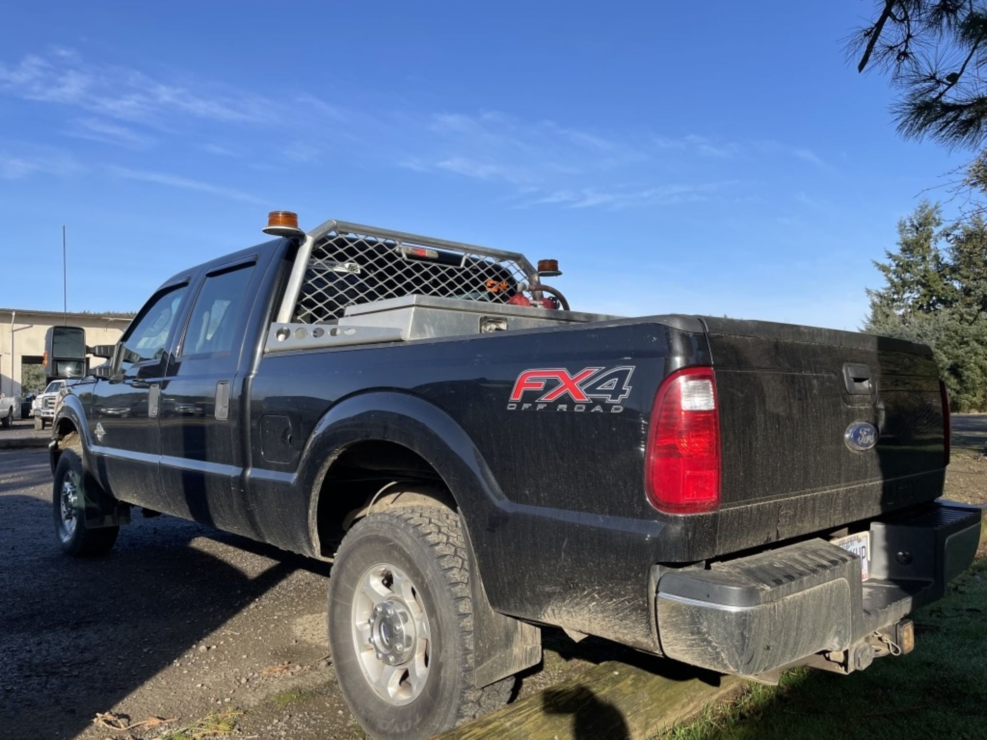 2015 Ford F350 XL SD 4x4 Crew Cab Pickup - Image 4 of 24