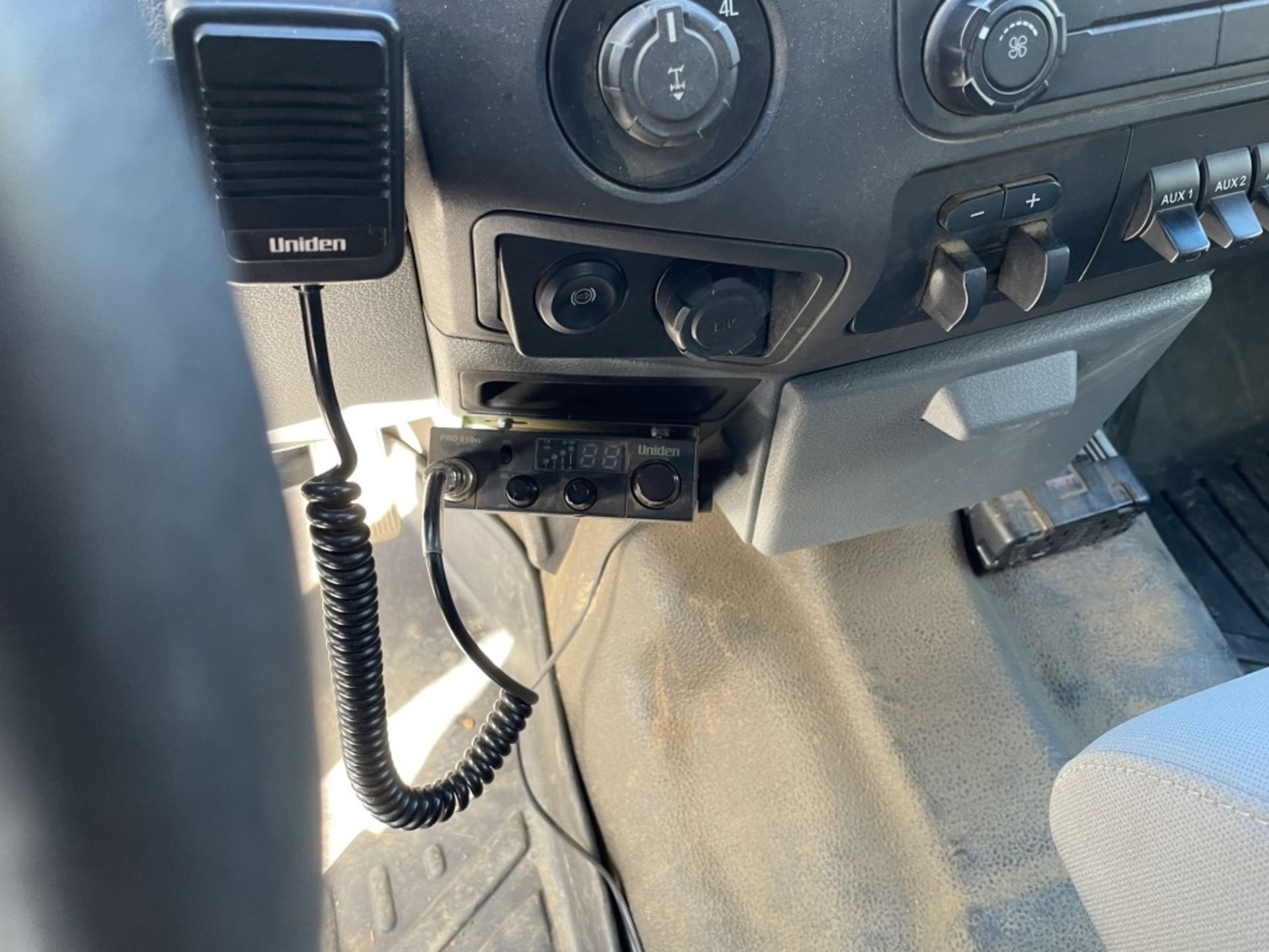 2015 Ford F350 XL SD 4x4 Crew Cab Pickup - Image 20 of 24
