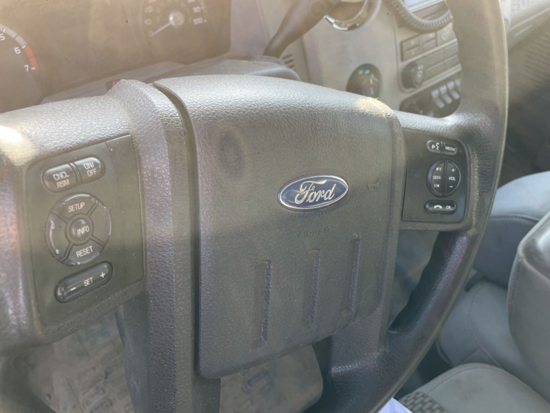 2015 Ford F350 XLT SD 4x4 Crew Cab Pickup - Image 17 of 22