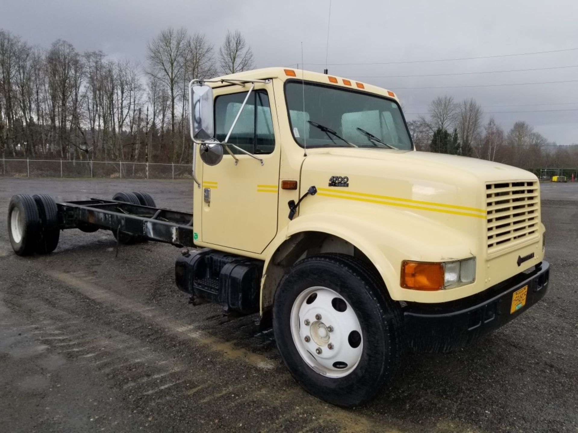 1991 International 4700 Cab & Chassis - Image 2 of 18