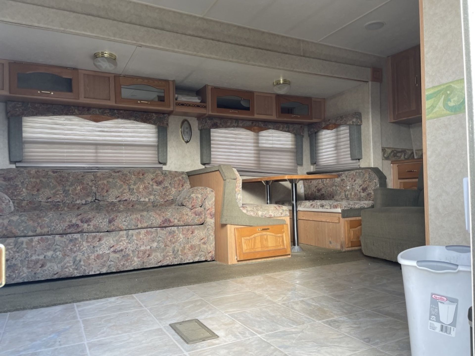 2005 Forest River Cardinal T/A RV Trailer - Image 18 of 33
