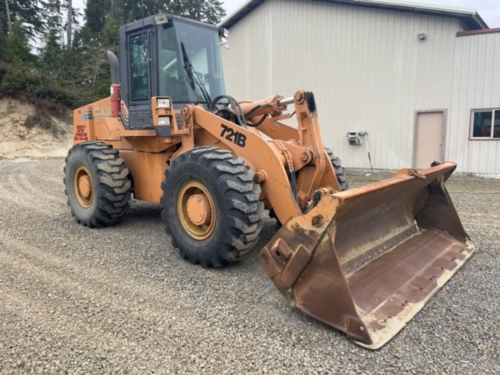 Case 721B Wheel Loader - Image 7 of 40