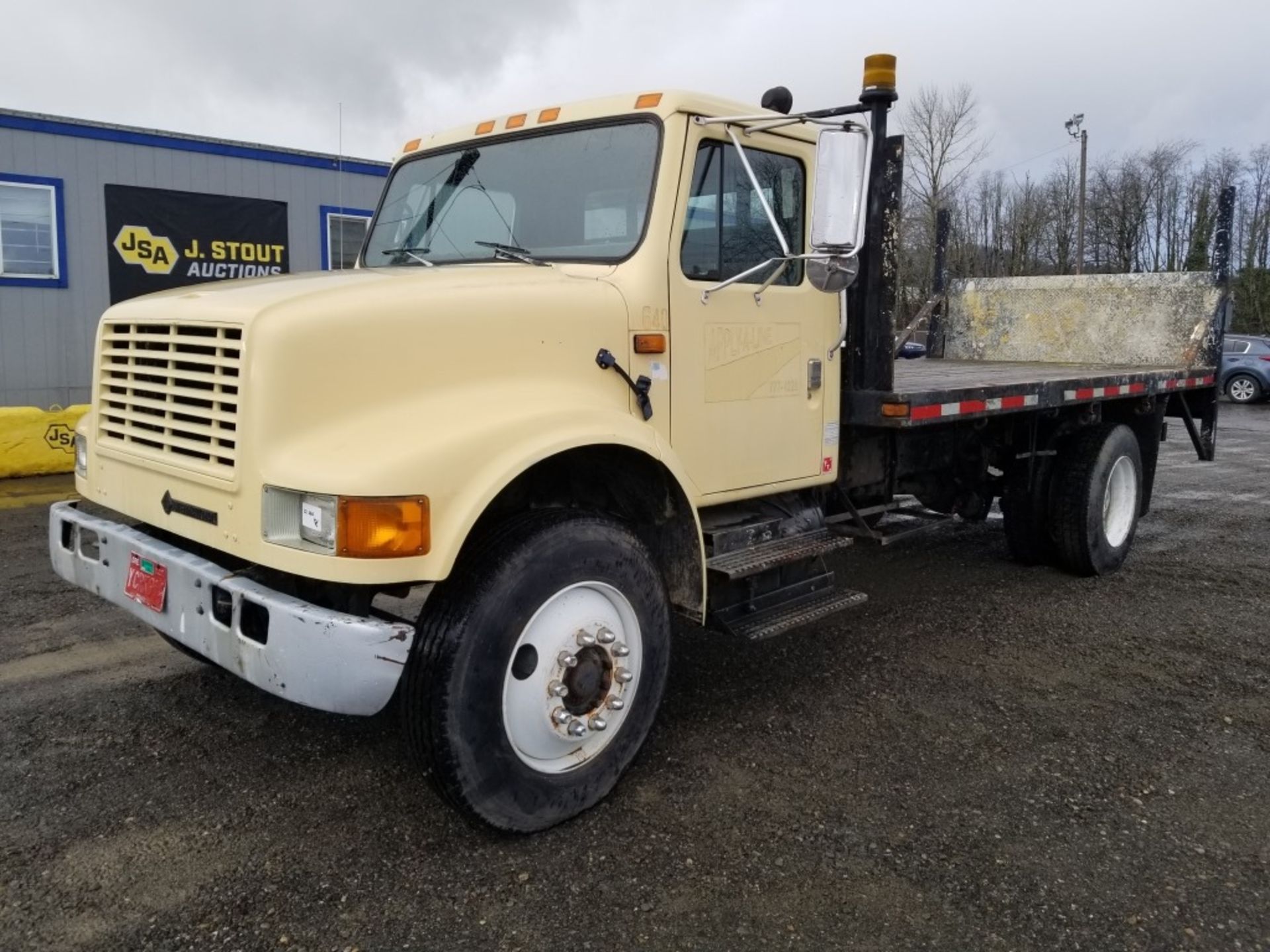 1990 International 4600 S/A Flatbed