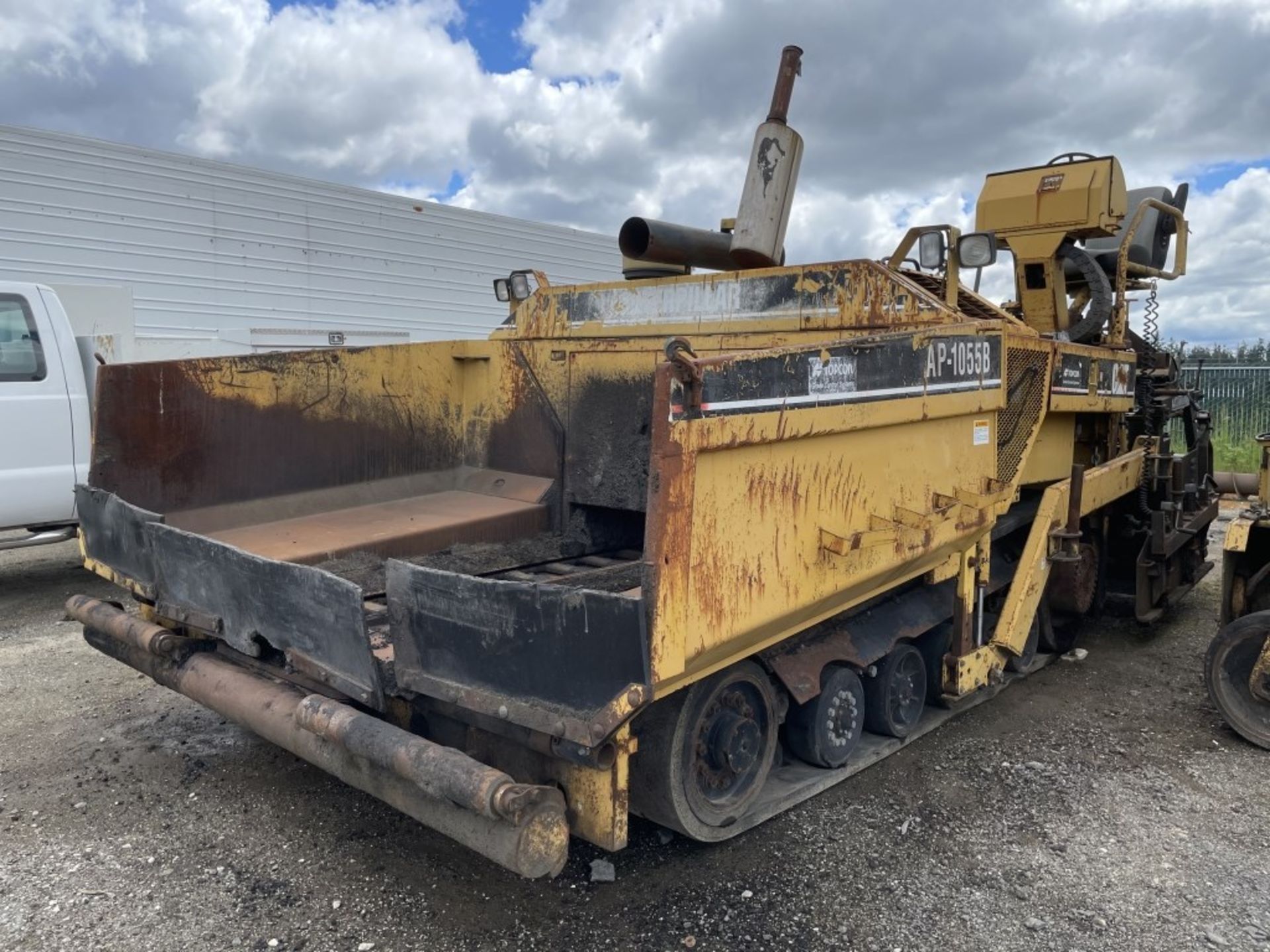 1998 Caterpillar 1055B Asphalt Paver