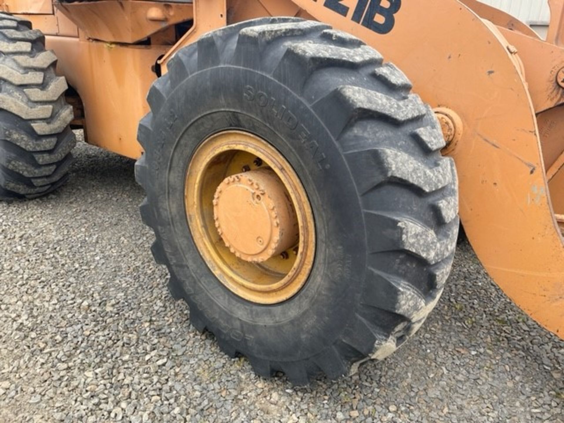 Case 721B Wheel Loader - Image 15 of 40