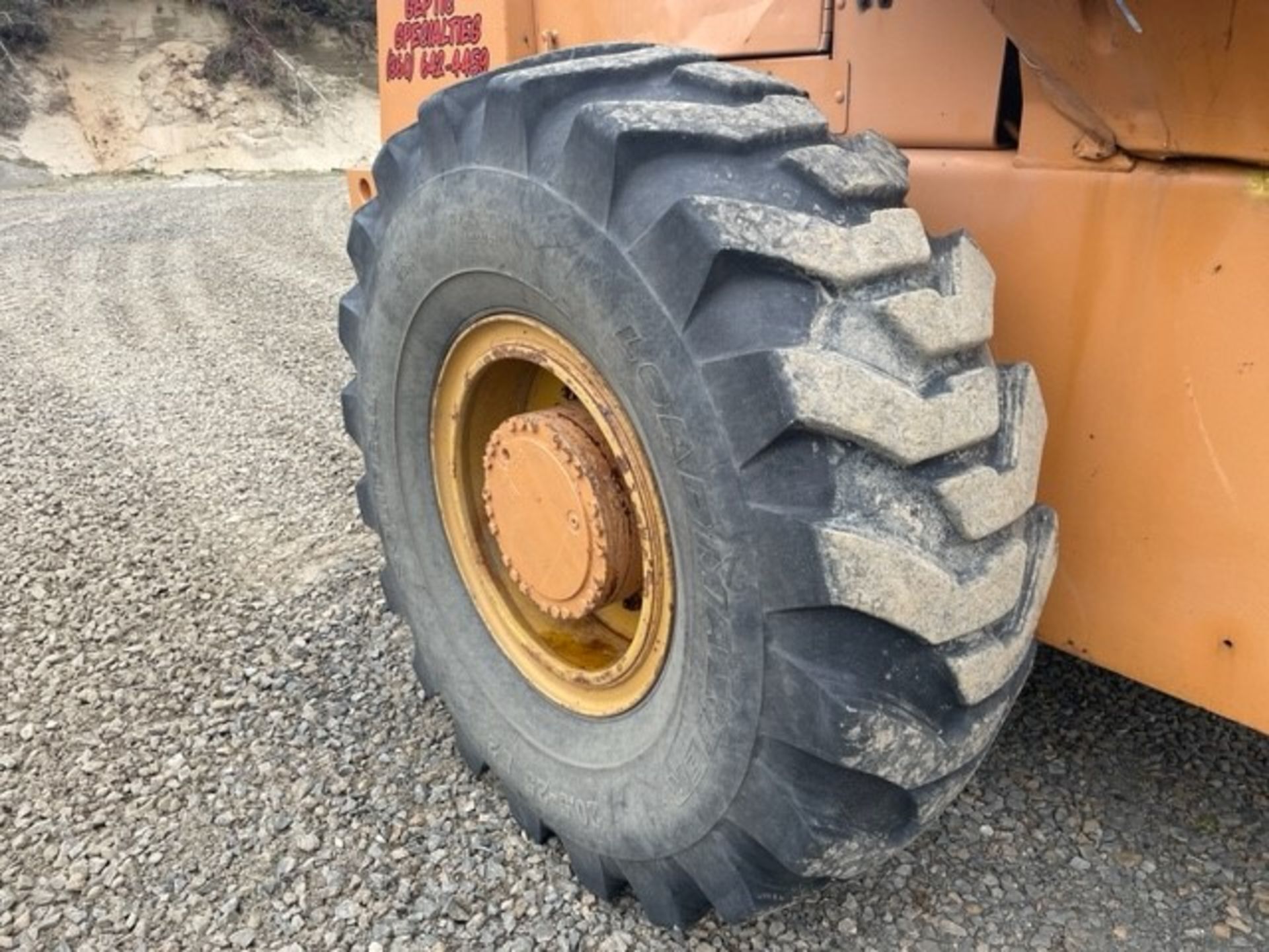 Case 721B Wheel Loader - Image 16 of 40