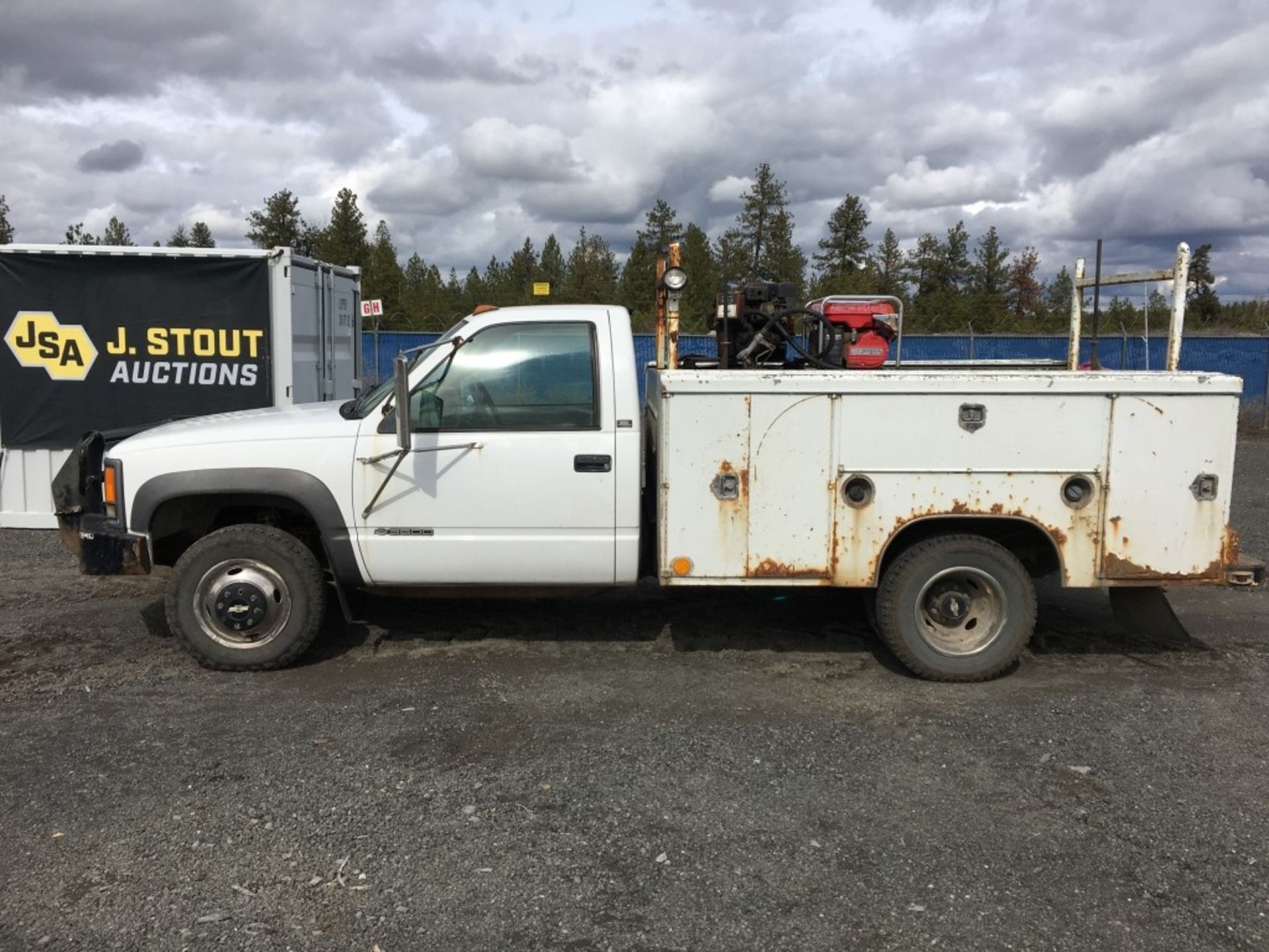 1996 Chevrolet Cheyenne 3500 4x4 Utility Truck - Bild 2 aus 33