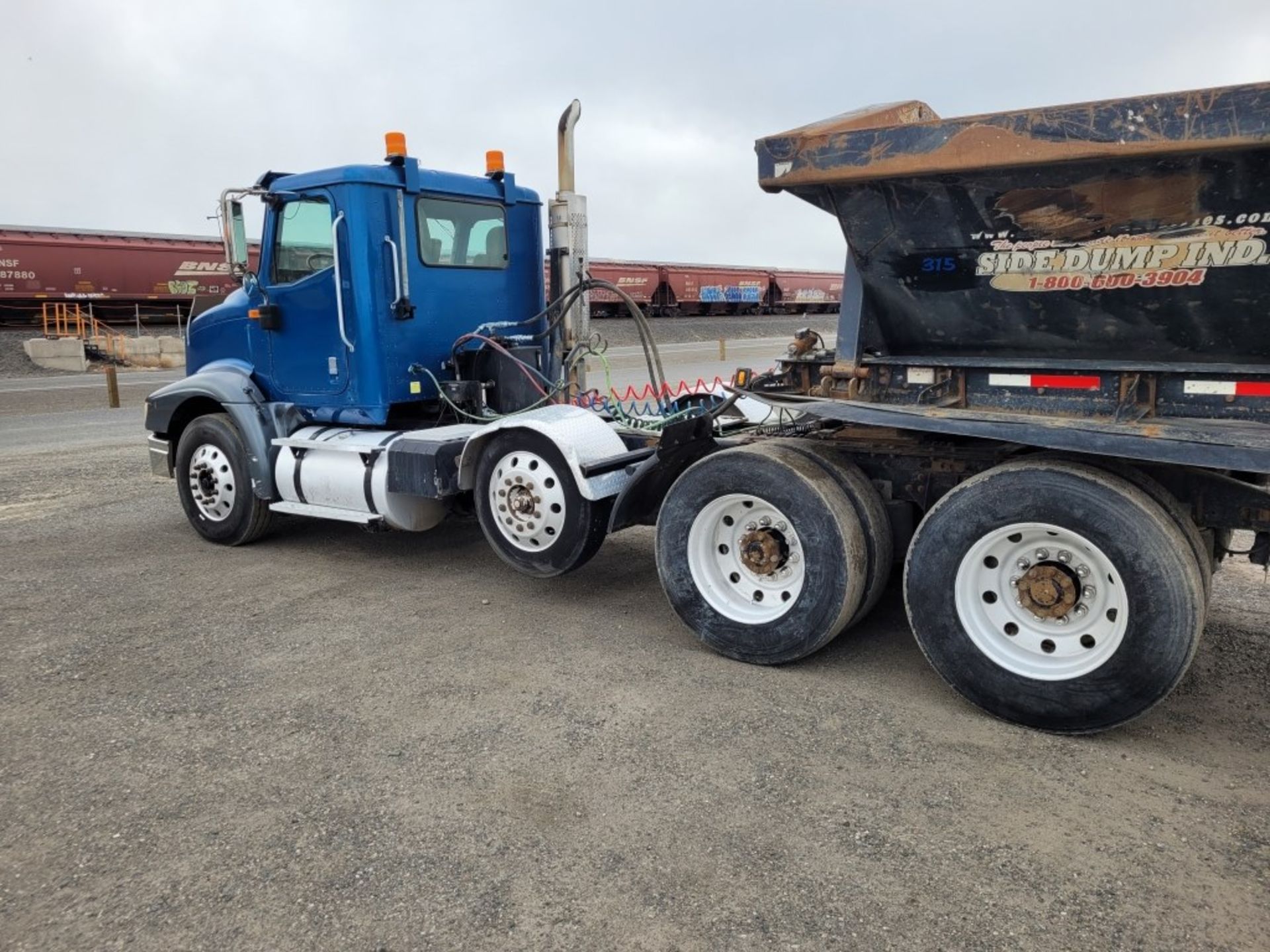 2004 International Tri-Axle Truck Tractor - Bild 3 aus 47