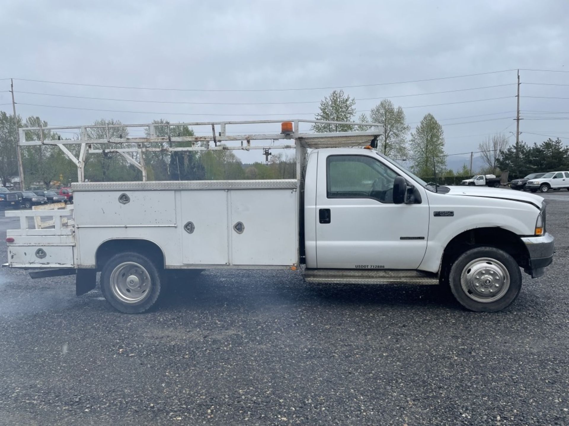 2002 Ford F550 XL SD Utility Truck - Image 3 of 27