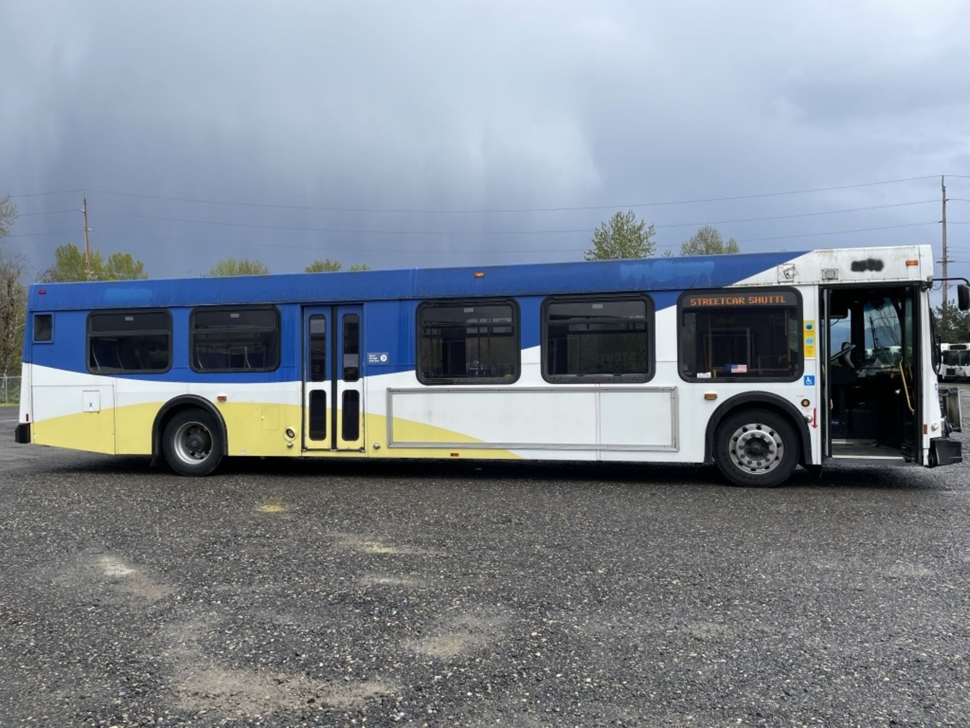 2003 New Flyer D40LF 40' Transit Bus - Image 3 of 33