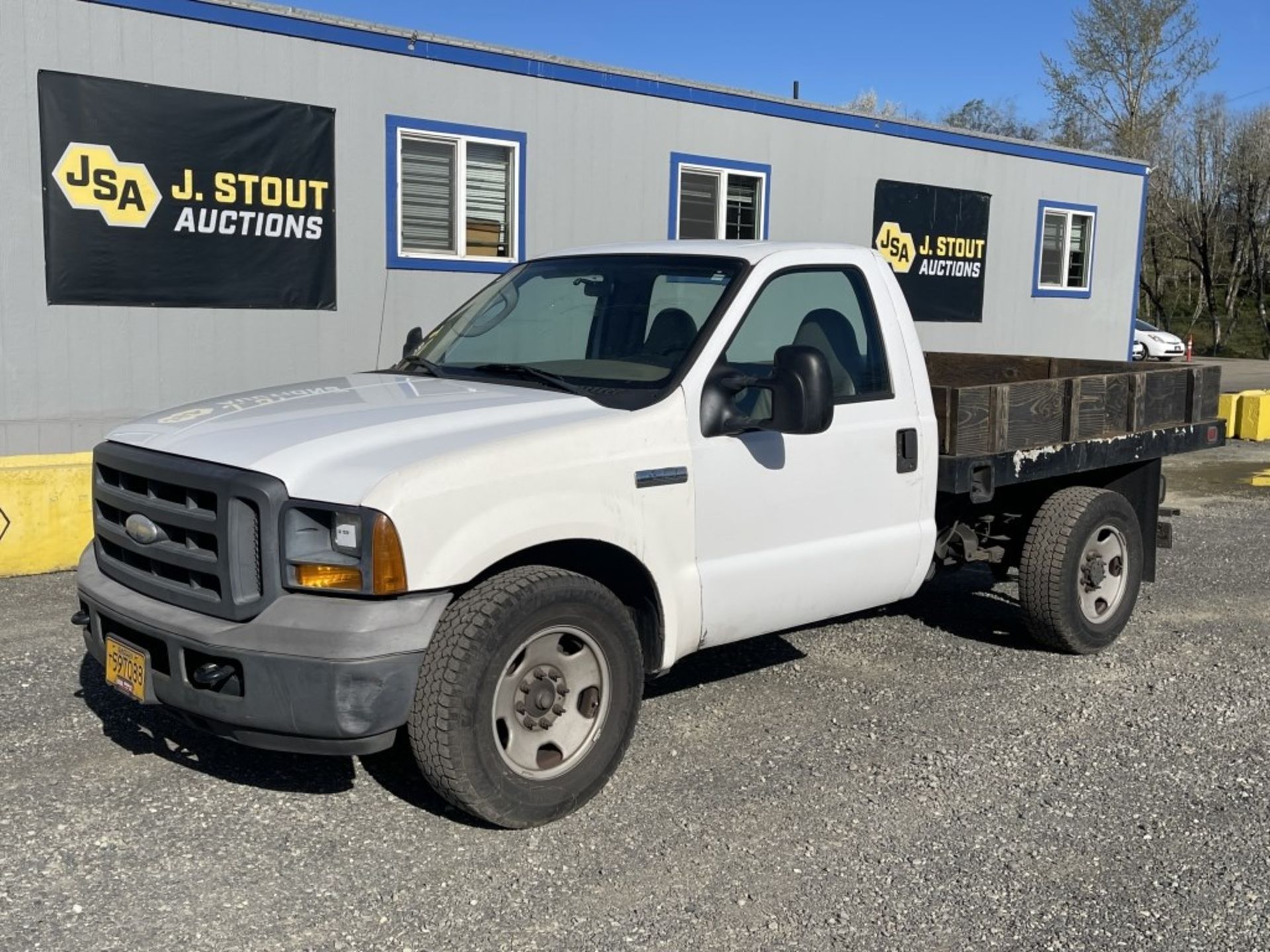 2005 Ford F350 XL SD Flatbed Truck