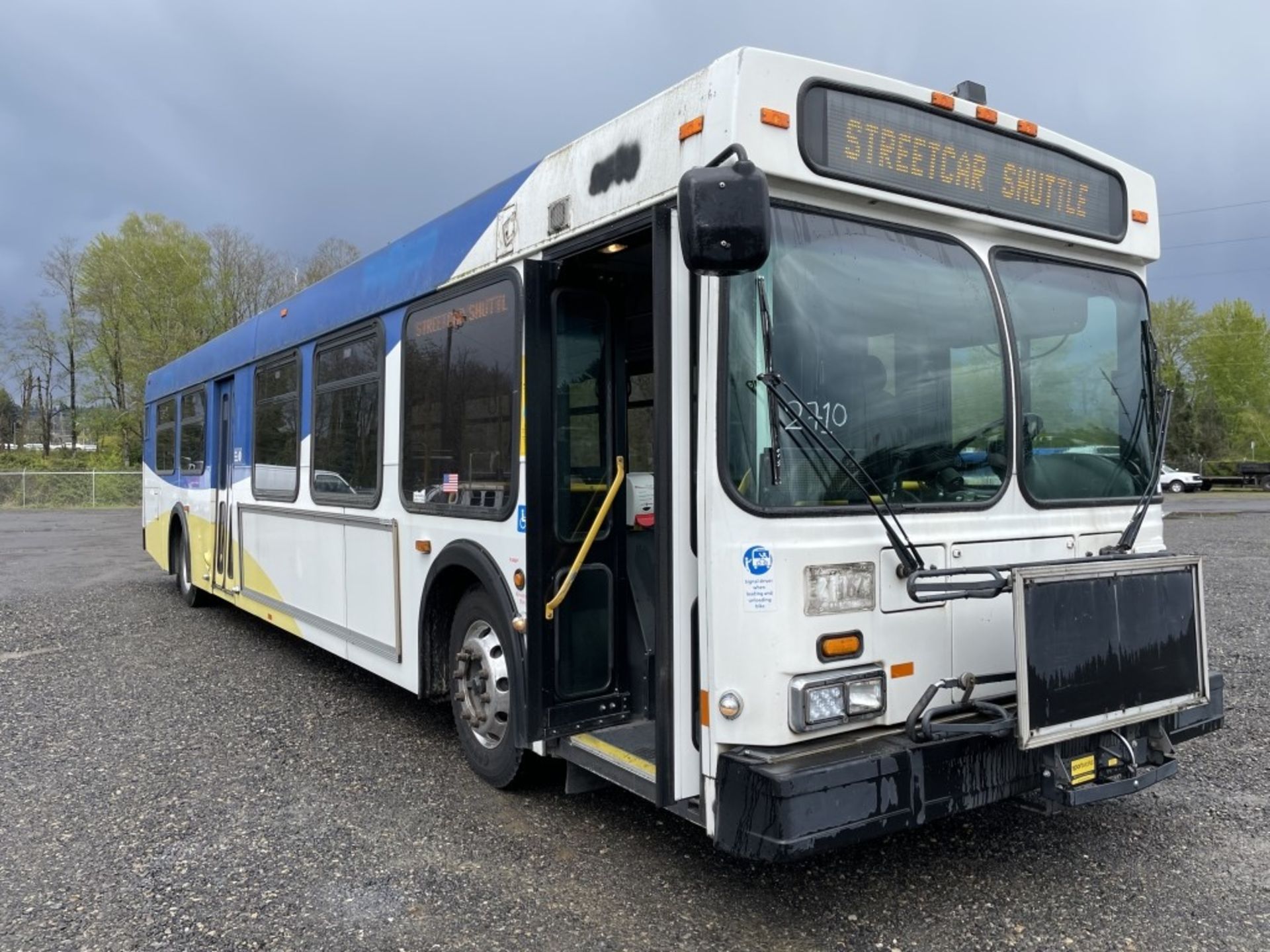 2003 New Flyer D40LF 40' Transit Bus - Image 2 of 33