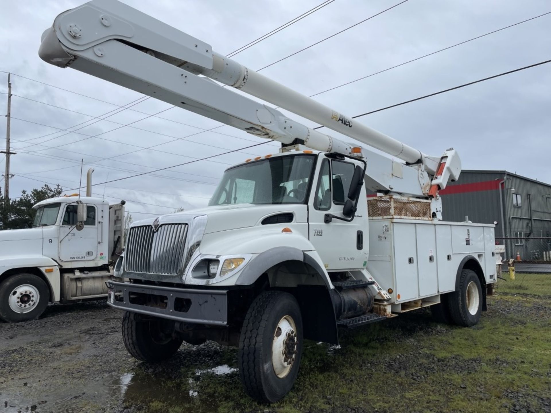 2007 International 7300 4x4 Bucket Truck