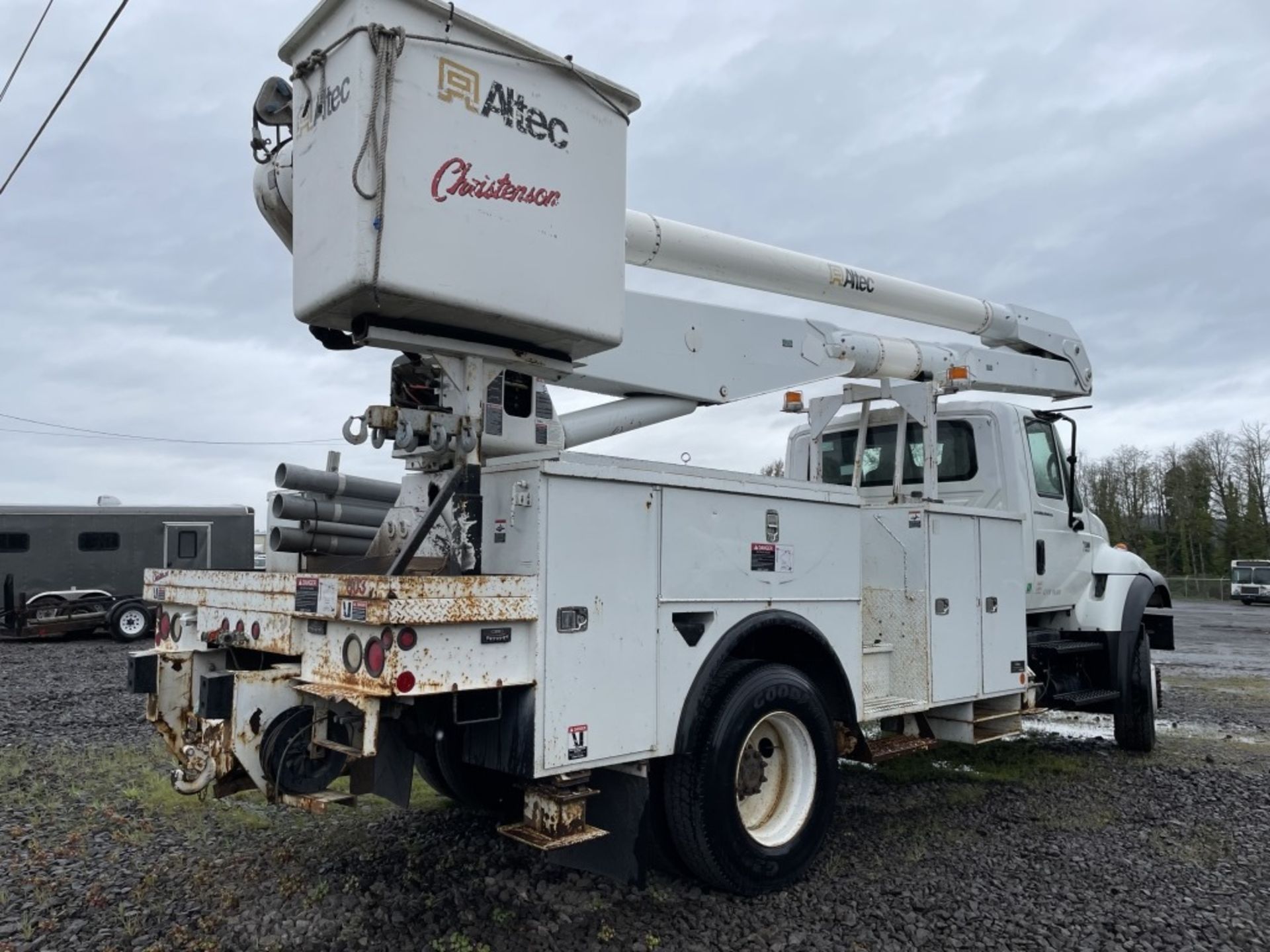 2007 International 7300 4x4 Bucket Truck - Image 4 of 51