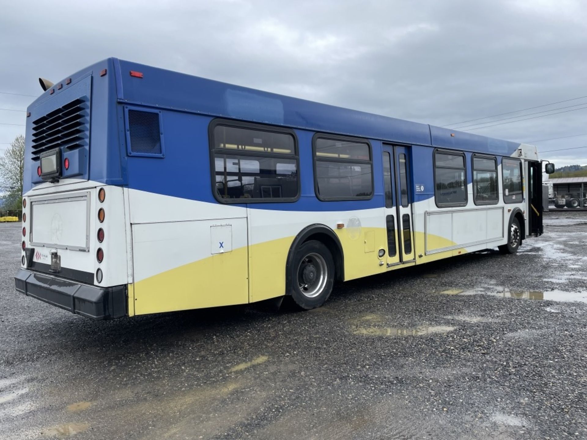 2003 New Flyer D40LF 40' Transit Bus - Image 4 of 34