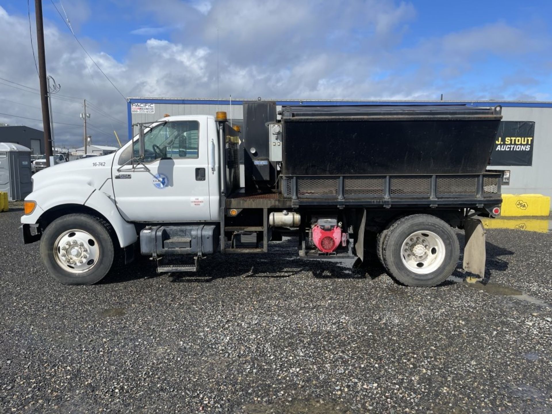 2000 Ford F650 Tac Truck - Image 7 of 26