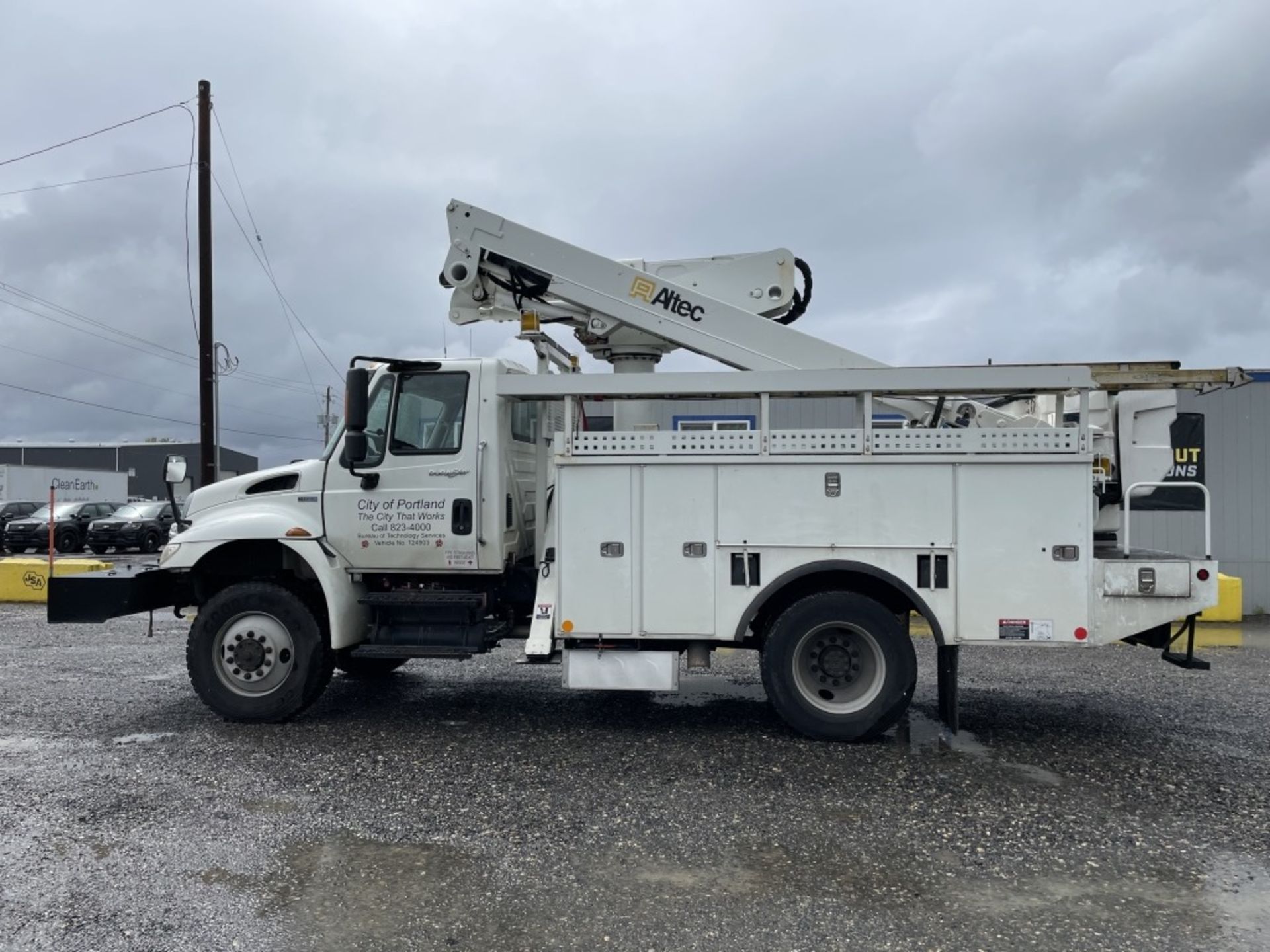 2012 International Durastar 4300 Bucket Truck - Image 7 of 61