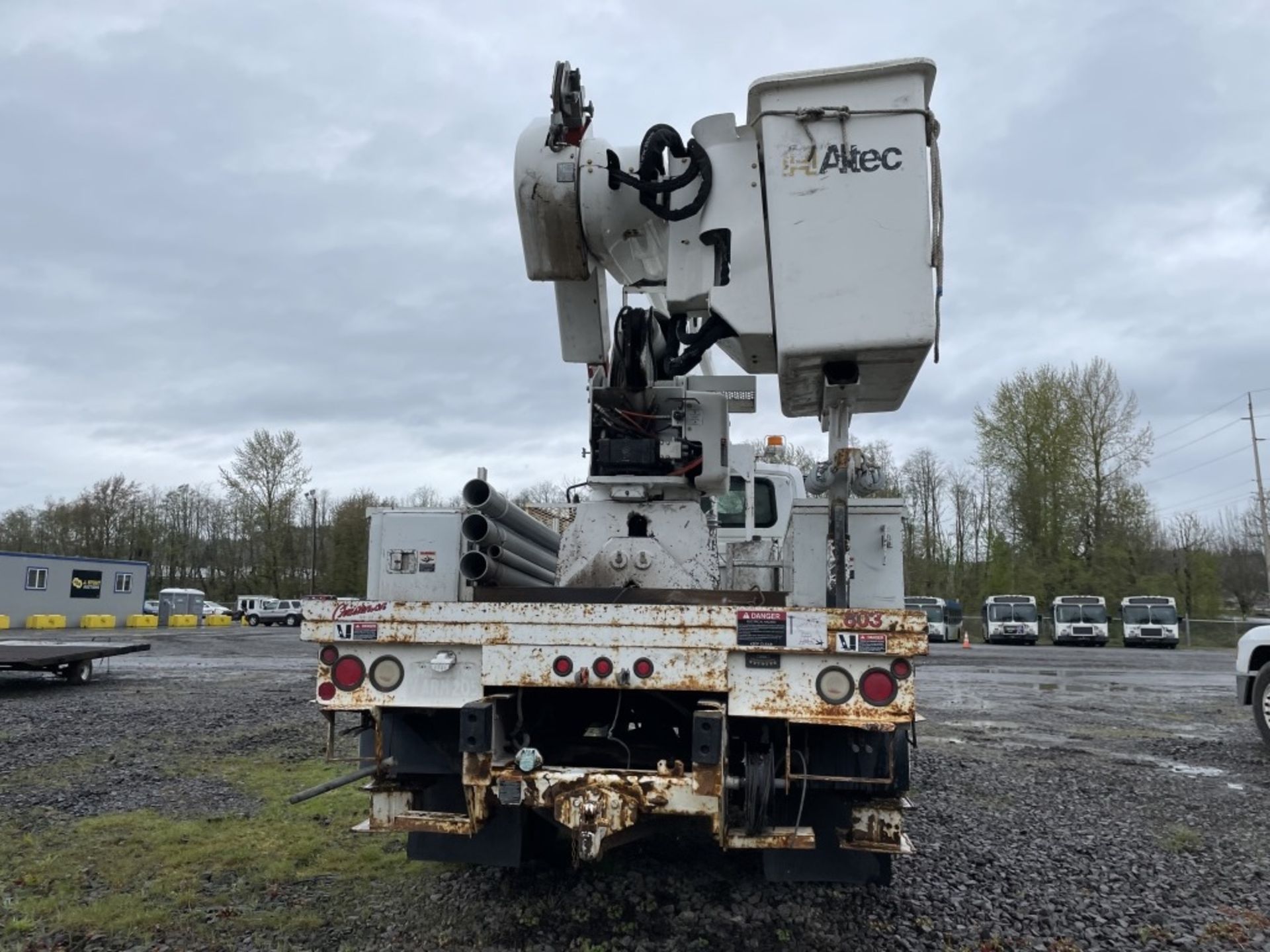 2007 International 7300 4x4 Bucket Truck - Image 5 of 51