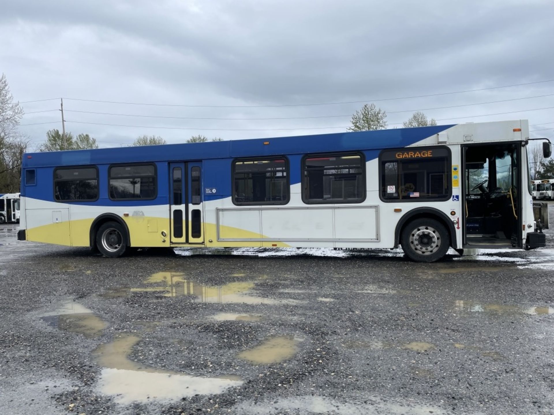 2003 New Flyer D40LF 40' Transit Bus - Image 3 of 34