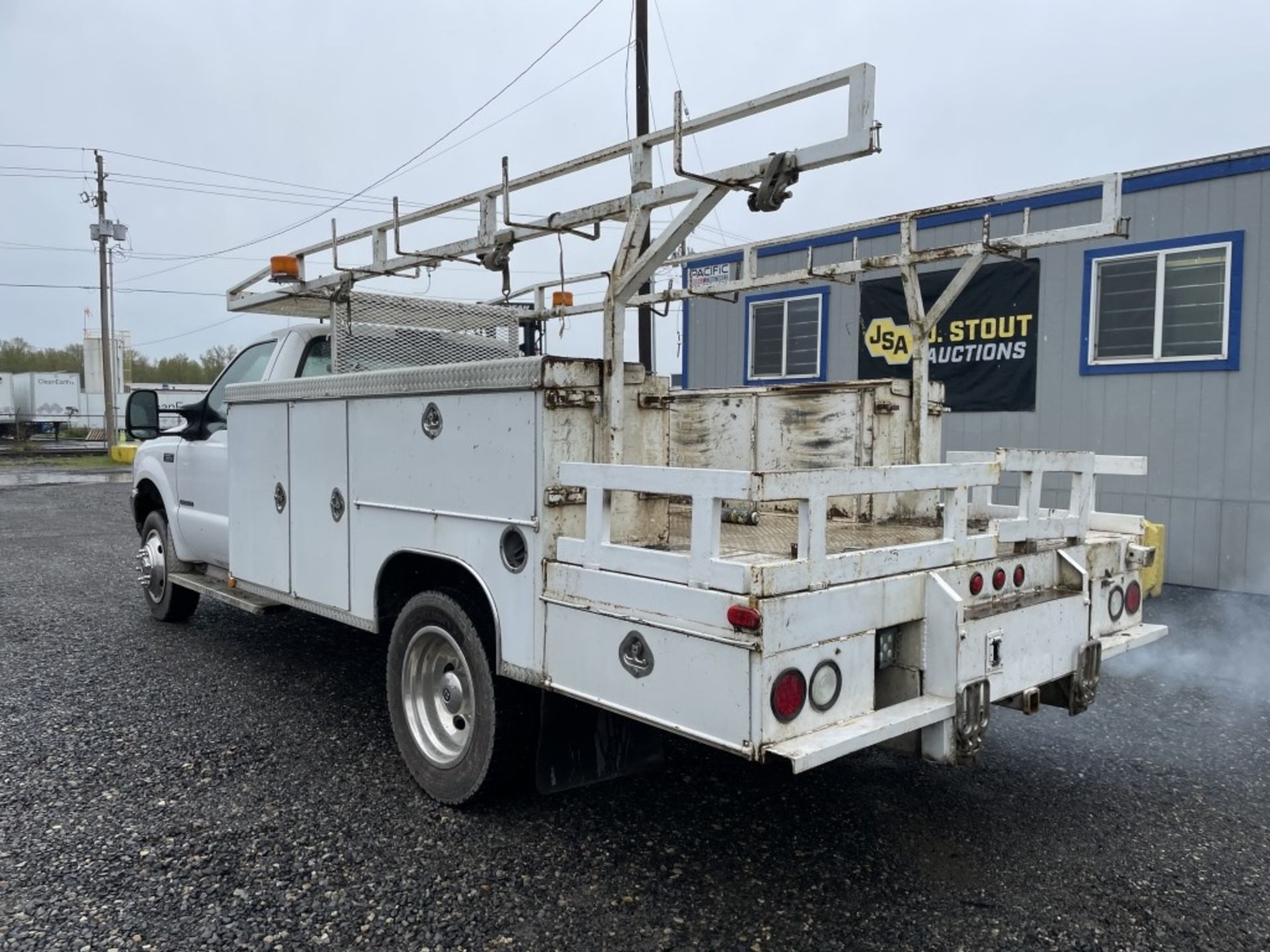 2002 Ford F550 XL SD Utility Truck - Image 6 of 27