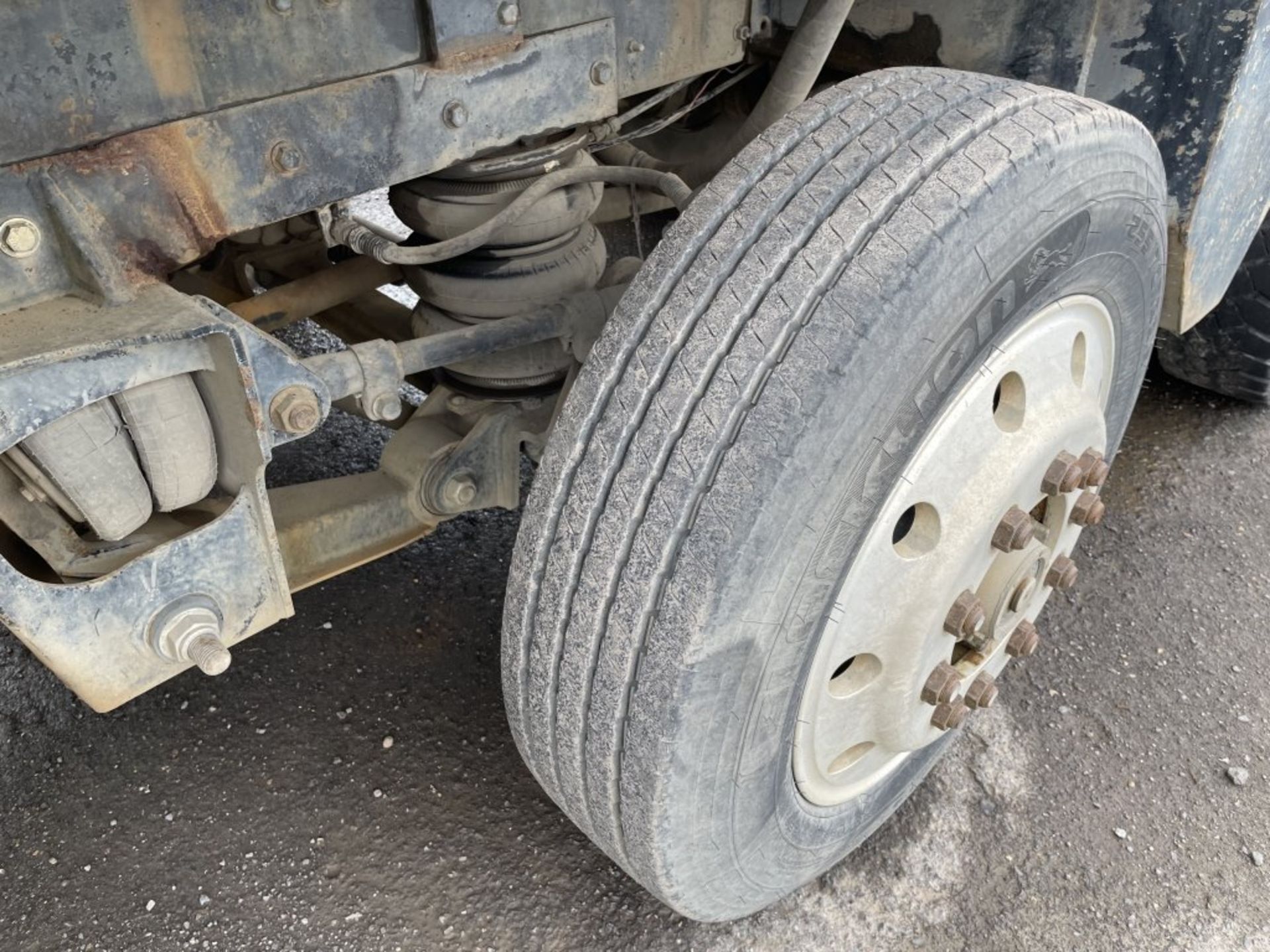 1988 Freightliner Tri-Axle Dump Truck - Image 15 of 39