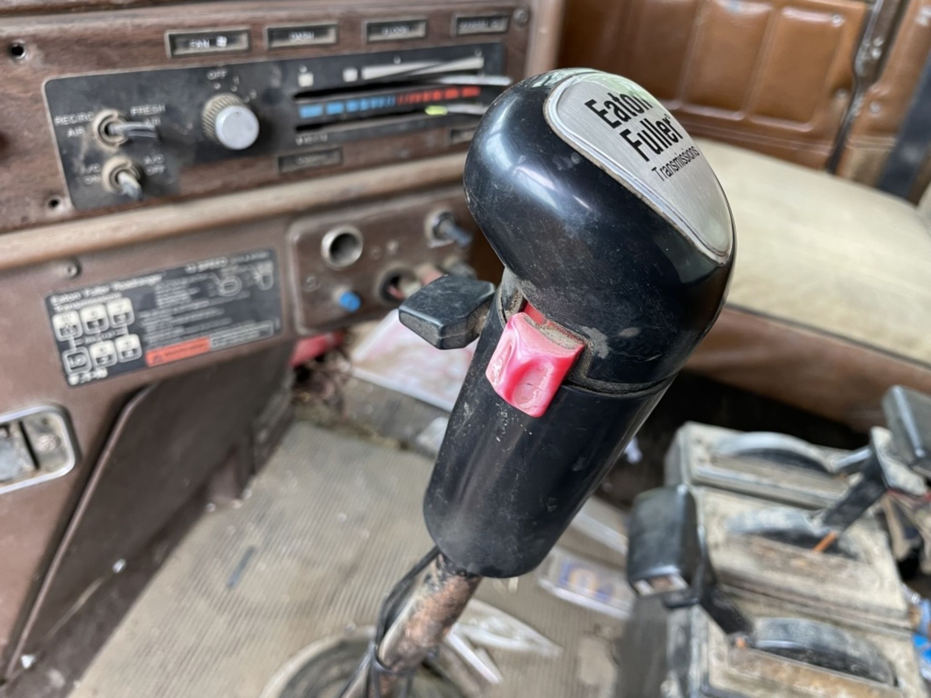 1988 Freightliner Tri-Axle Dump Truck - Image 31 of 39