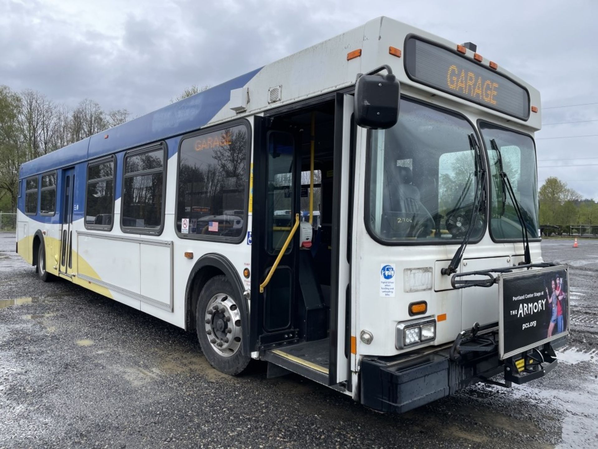 2003 New Flyer D40LF 40' Transit Bus - Image 2 of 33