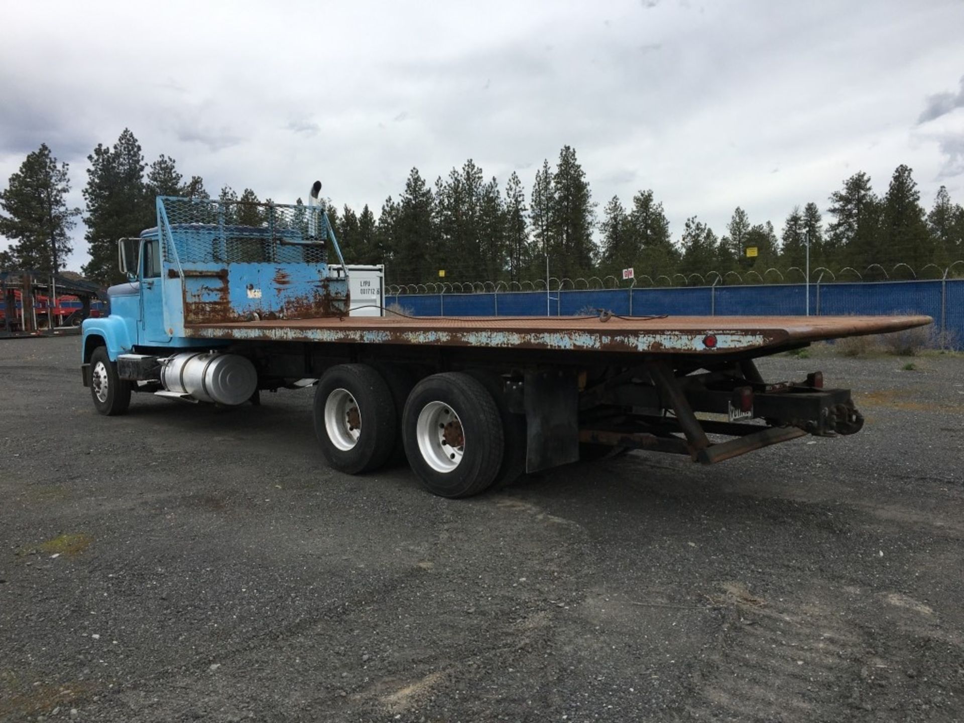 1979 International F4370 T/A Slide Bed Truck - Image 3 of 55