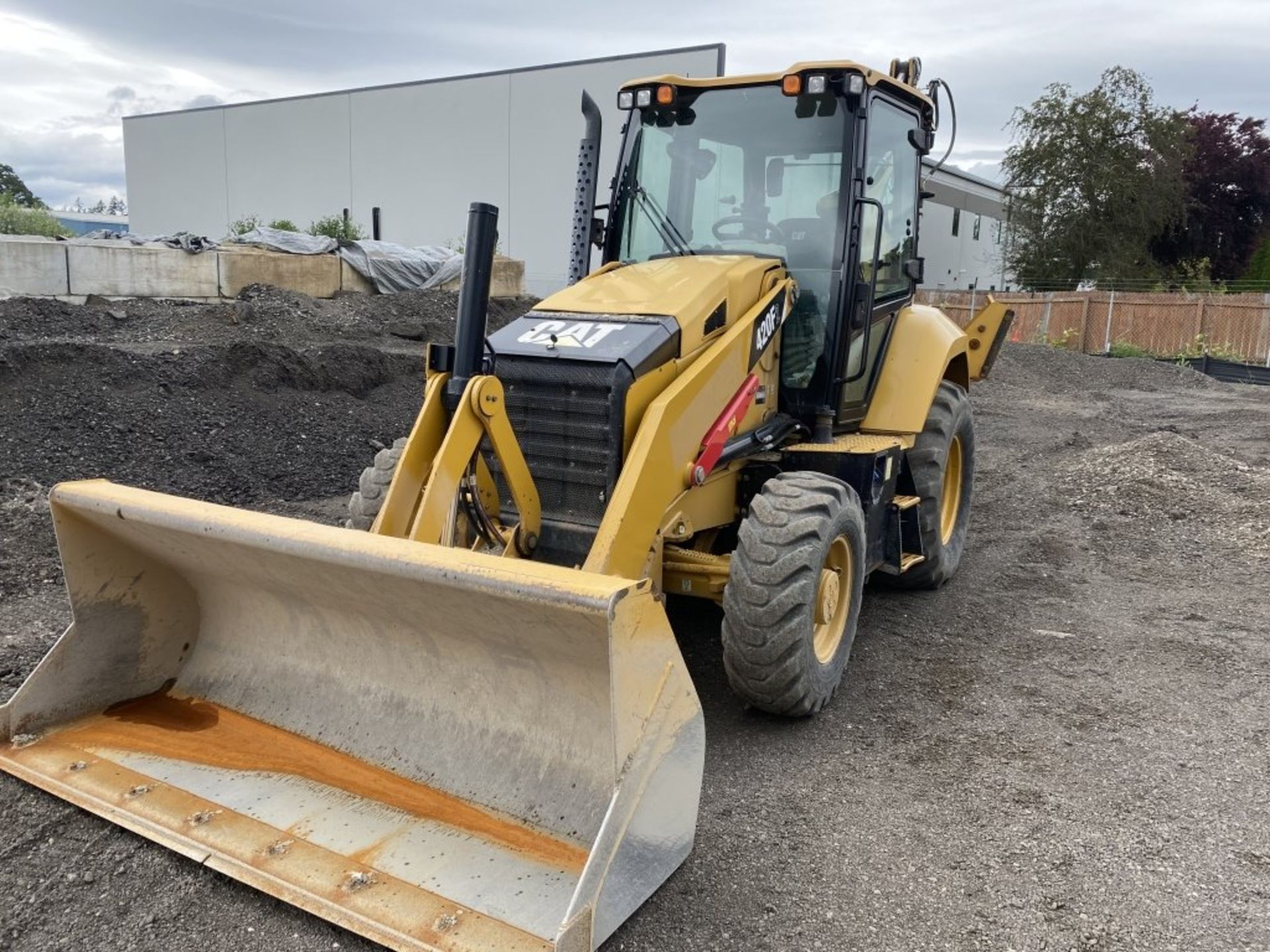 2017 Caterpillar 420F 2 Loader Backhoe - Image 9 of 32