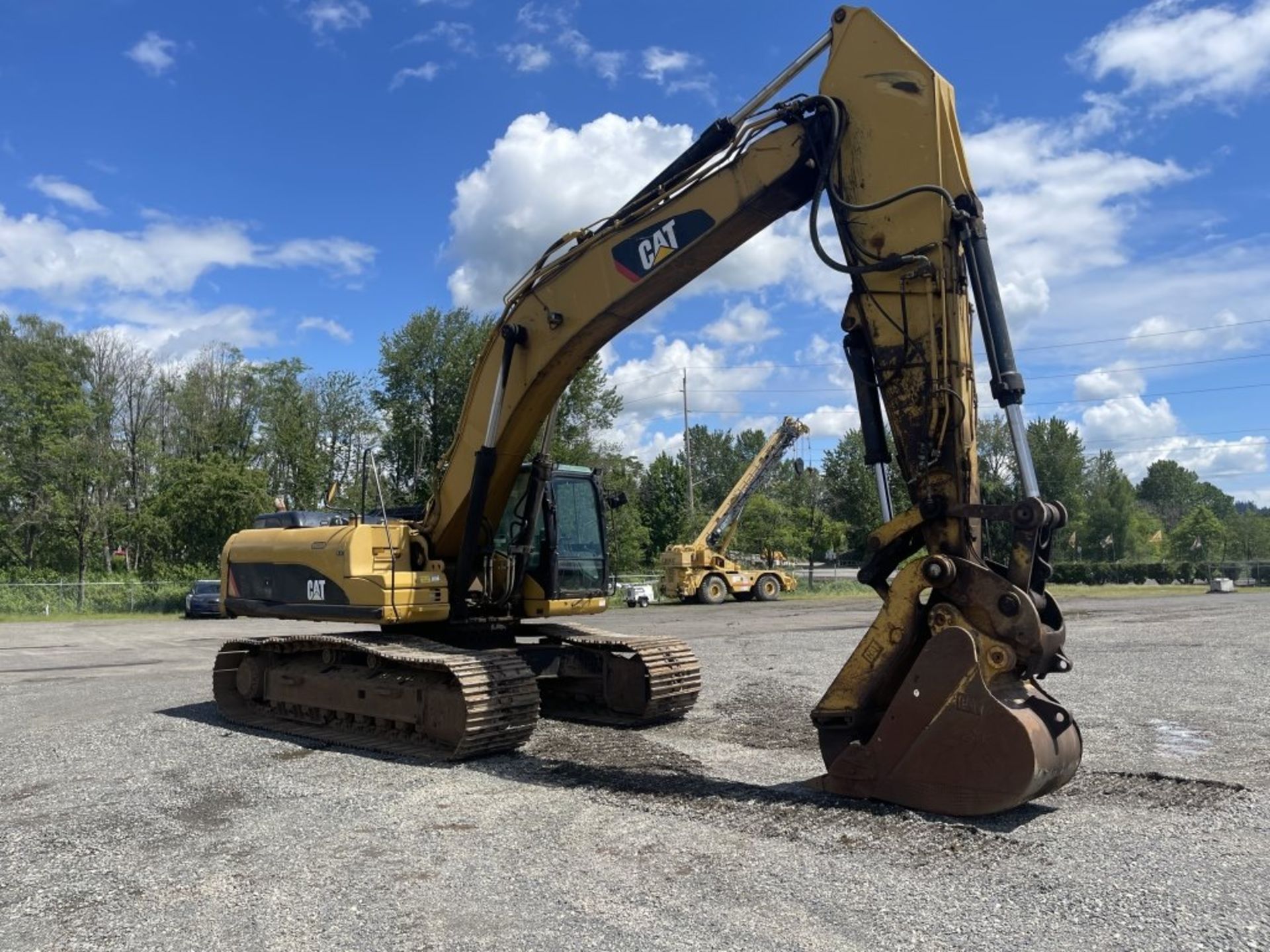 2007 Caterpillar 330D L Hydraulic Excavator - Image 2 of 35