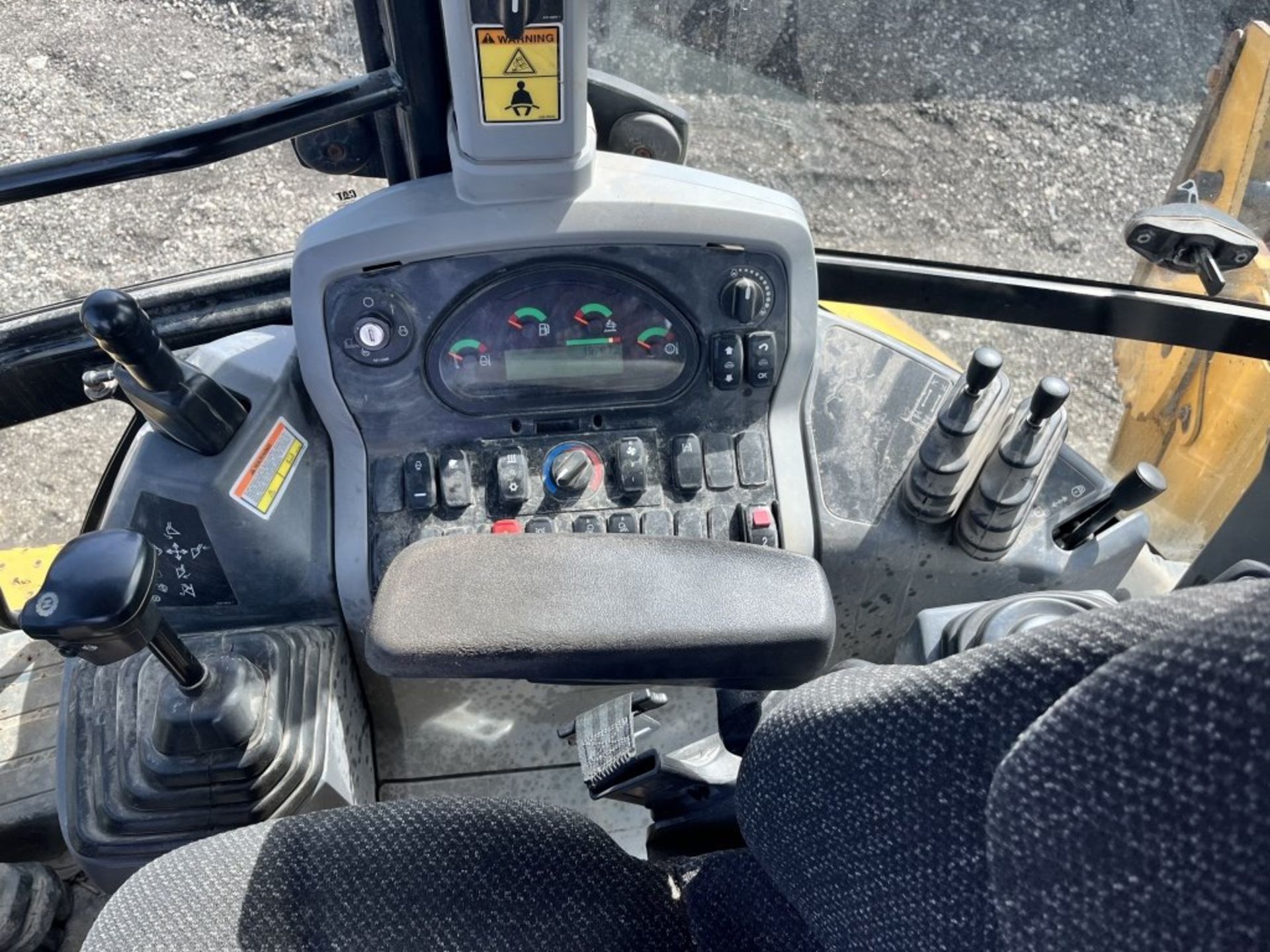 2017 Caterpillar 420F 2 Loader Backhoe - Image 30 of 32