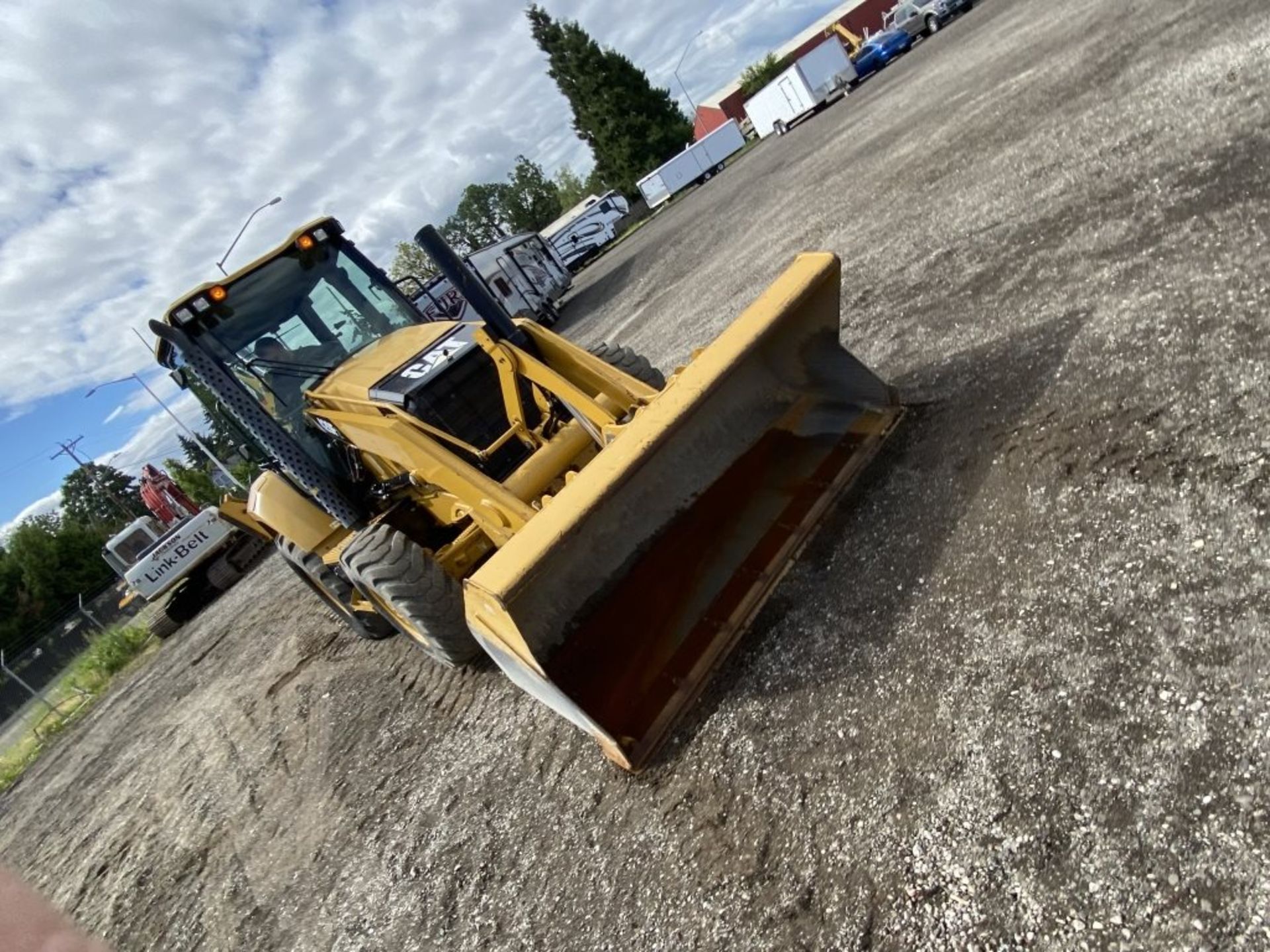 2017 Caterpillar 420F 2 Loader Backhoe - Image 18 of 32