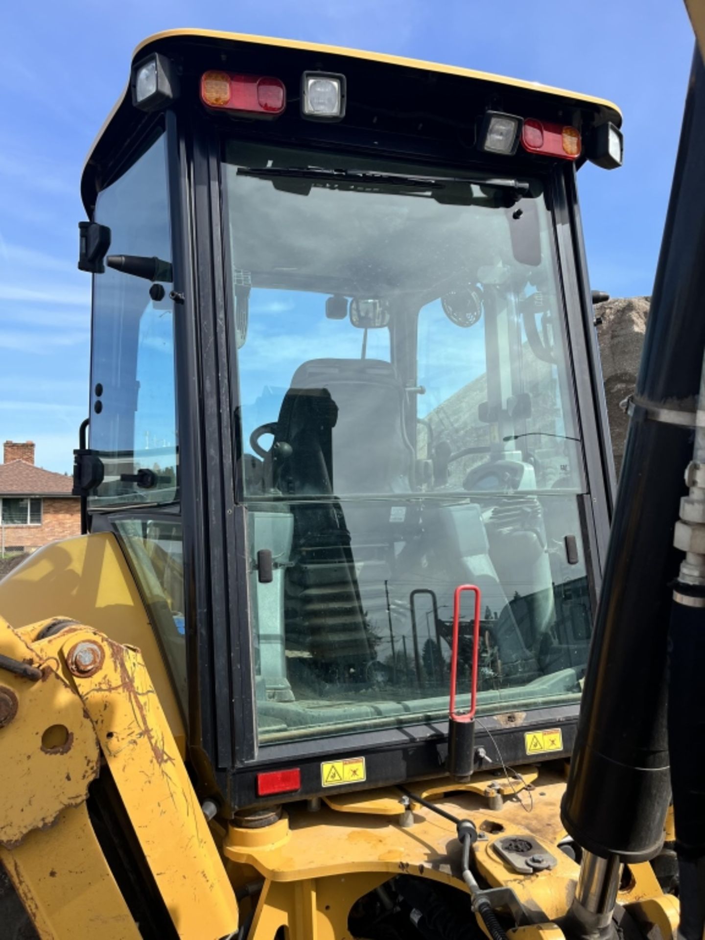 2017 Caterpillar 420F 2 Loader Backhoe - Image 8 of 32