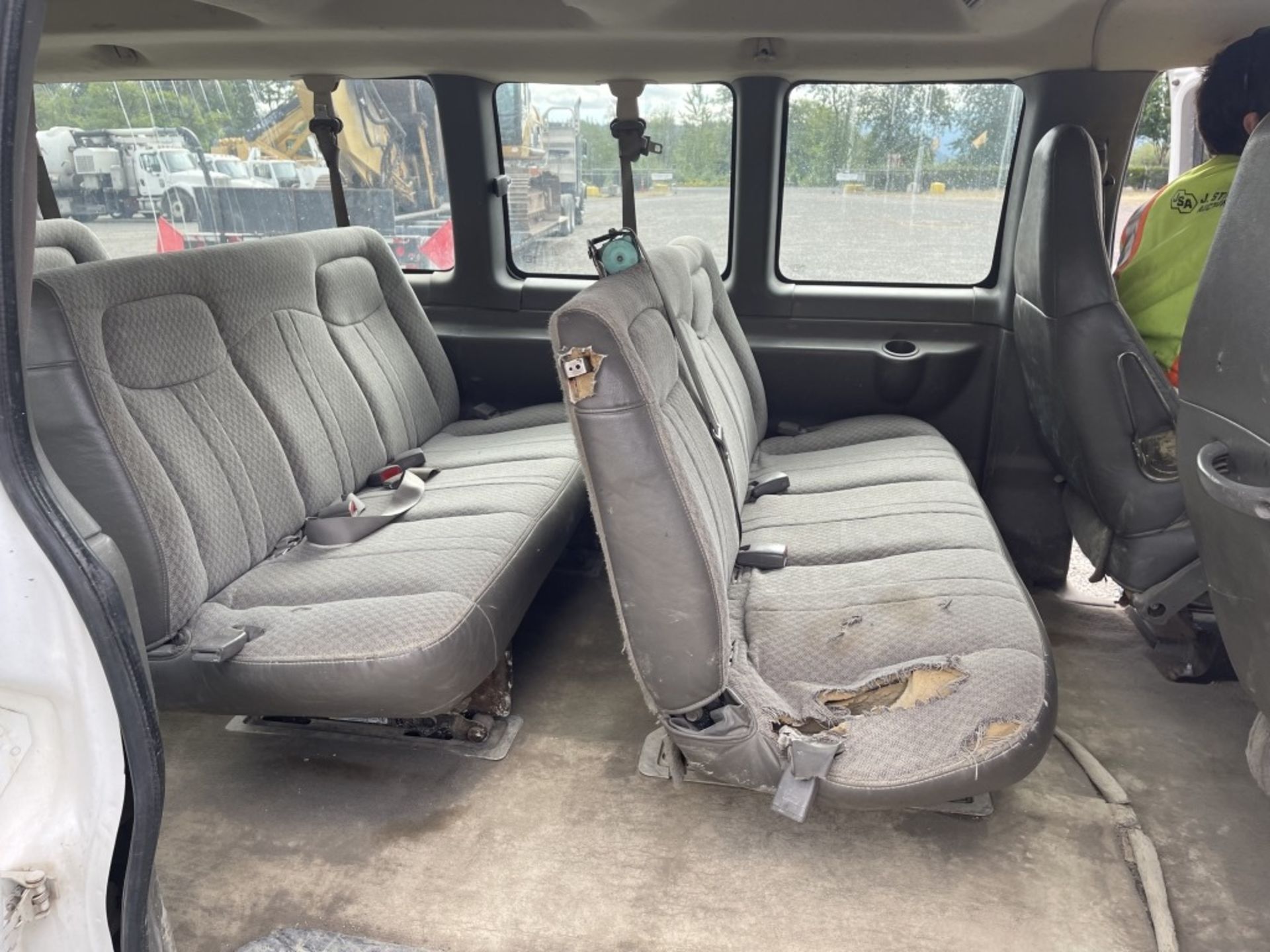 2007 Chevrolet Express Passenger Van - Image 13 of 23