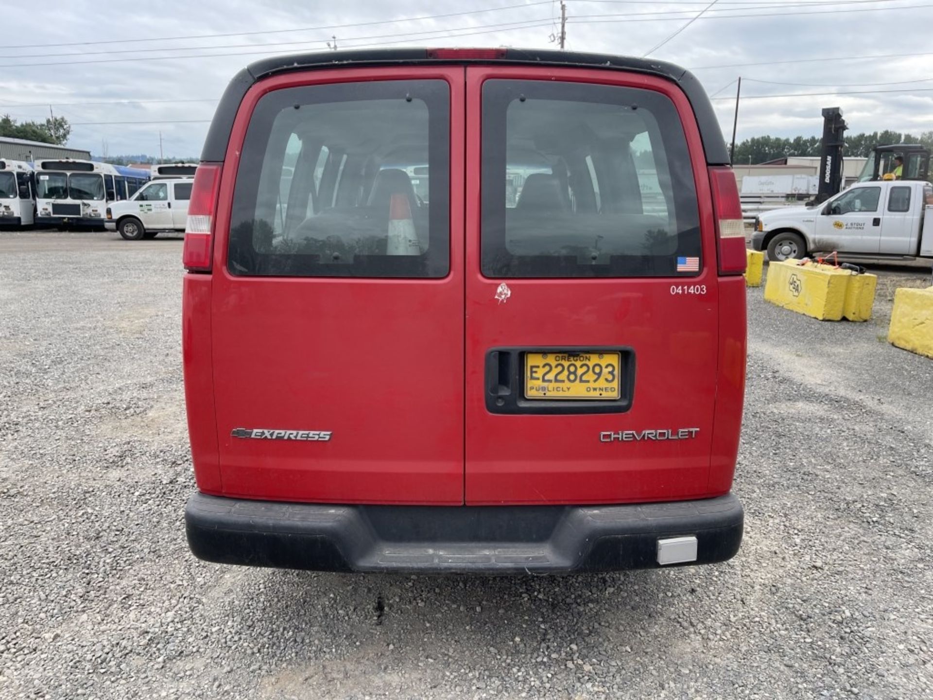 2004 Chevrolet Express 2500 Passenger Van - Image 5 of 22