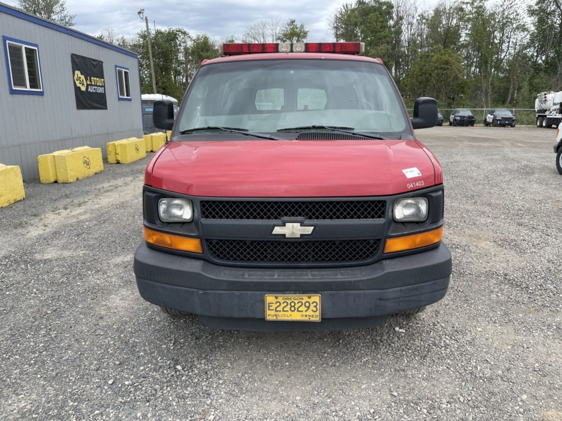 2004 Chevrolet Express 2500 Passenger Van - Image 8 of 22