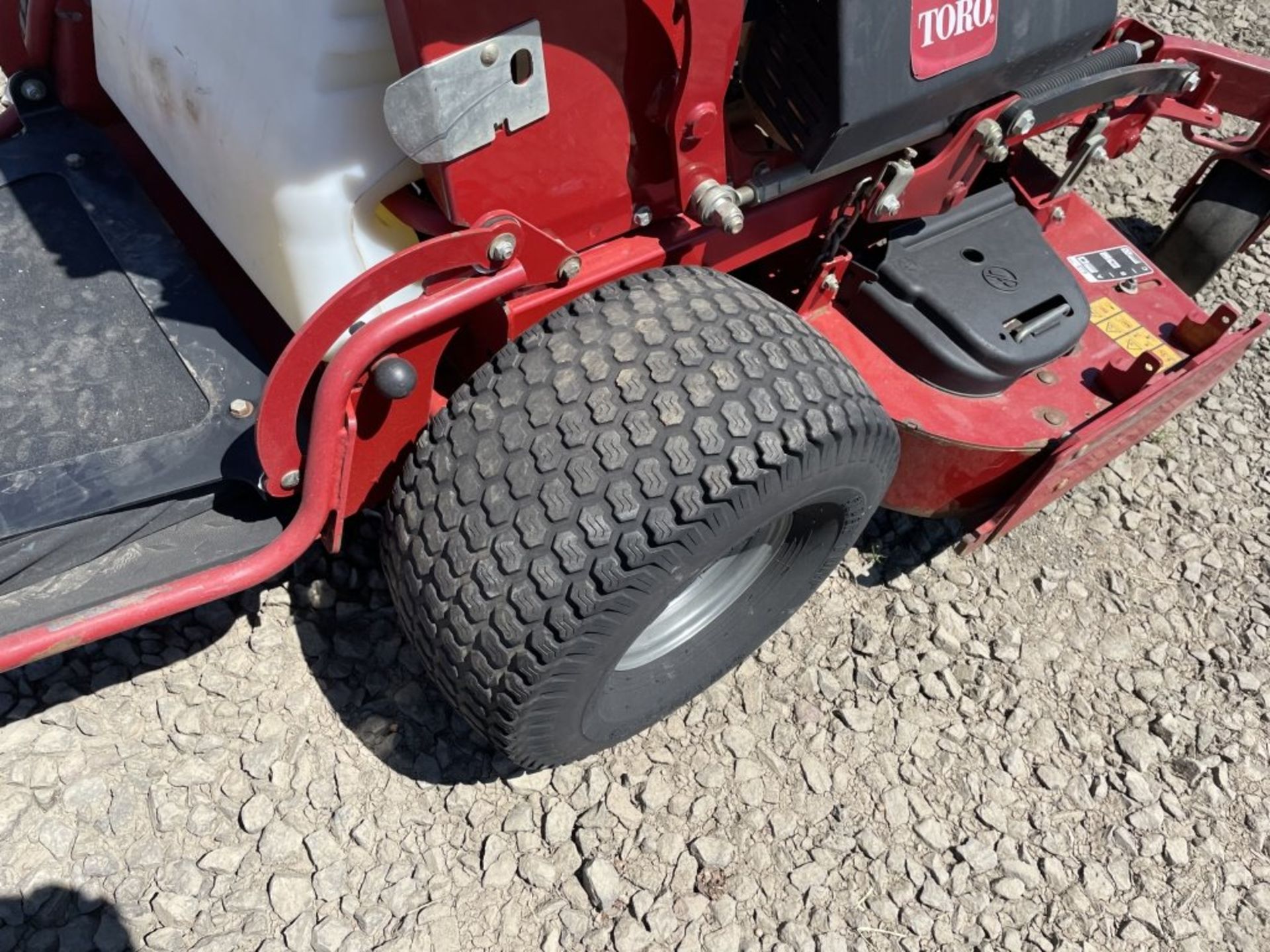 2016 Toro Grandstand Ride On Mower - Image 14 of 16