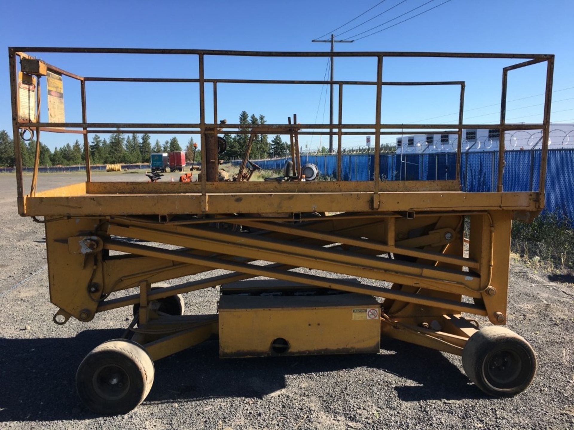 Strato-Lift M.R-25 Scissor Lift - Image 2 of 22