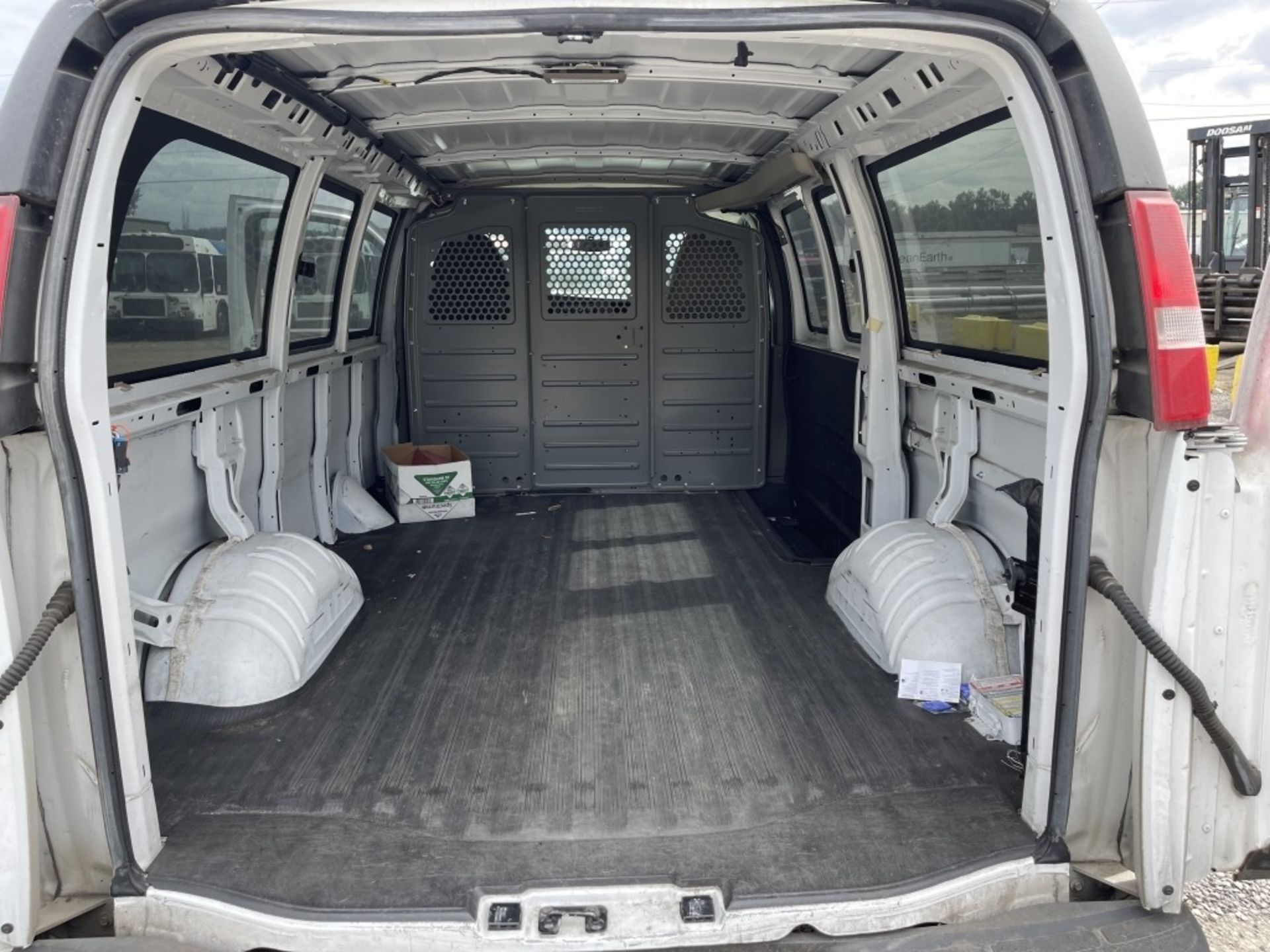 2014 GMC Savana Cargo Van - Image 15 of 21