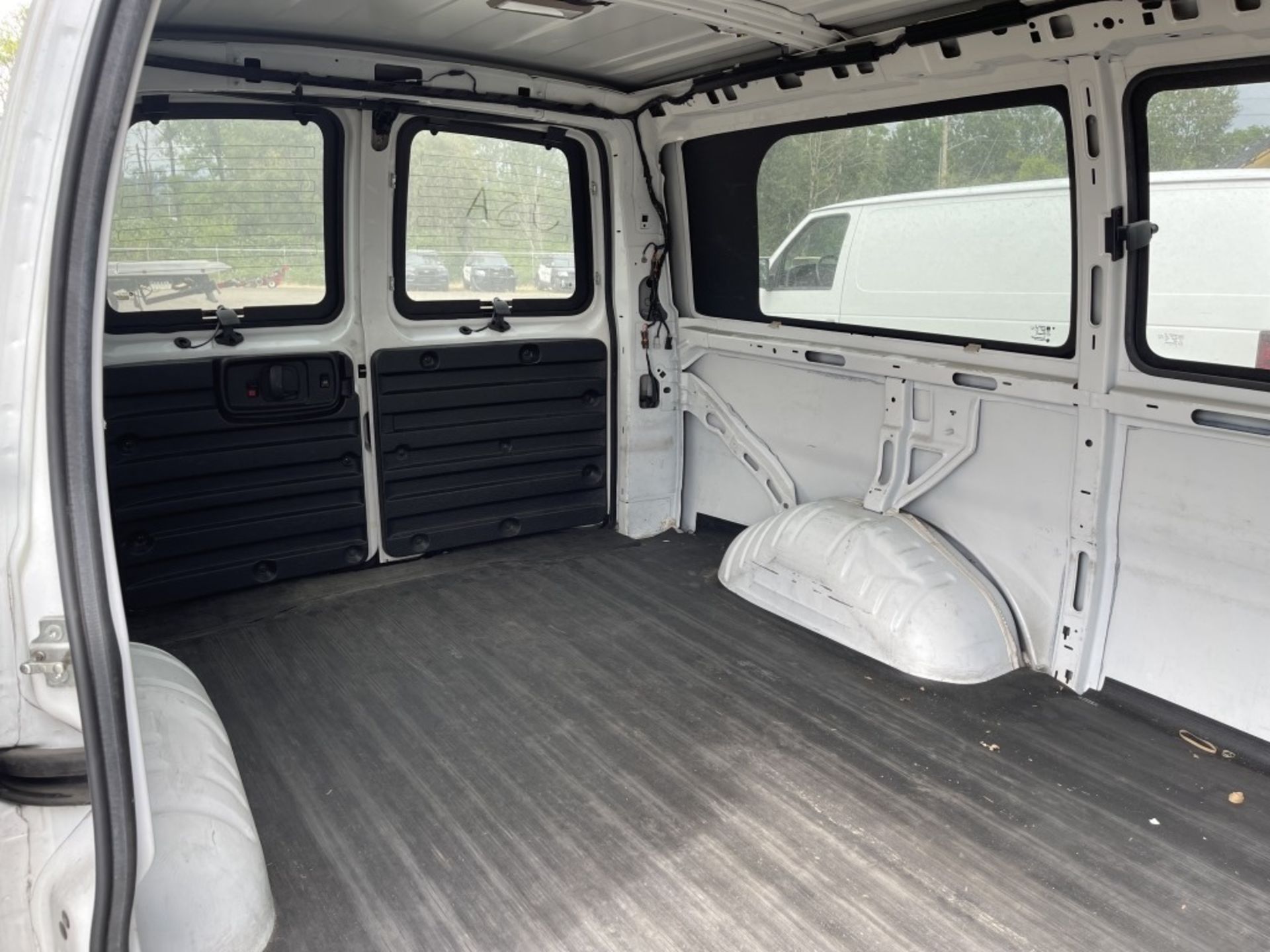 2014 GMC Savana Cargo Van - Image 13 of 21