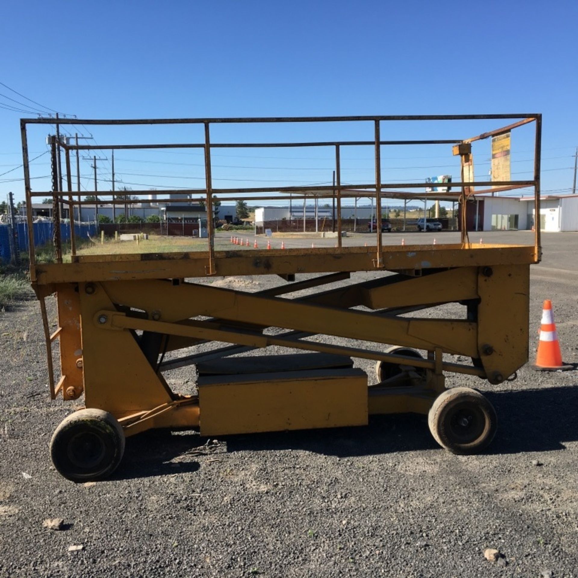 Strato-Lift M.R-25 Scissor Lift - Image 6 of 22