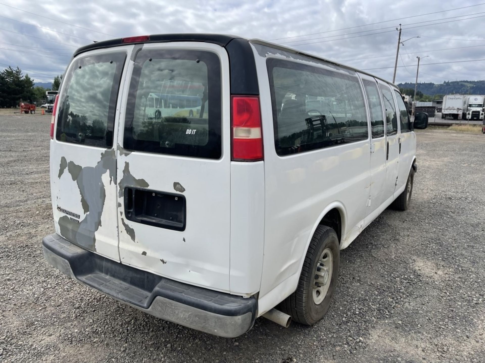 2007 Chevrolet Express Passenger Van - Image 4 of 23