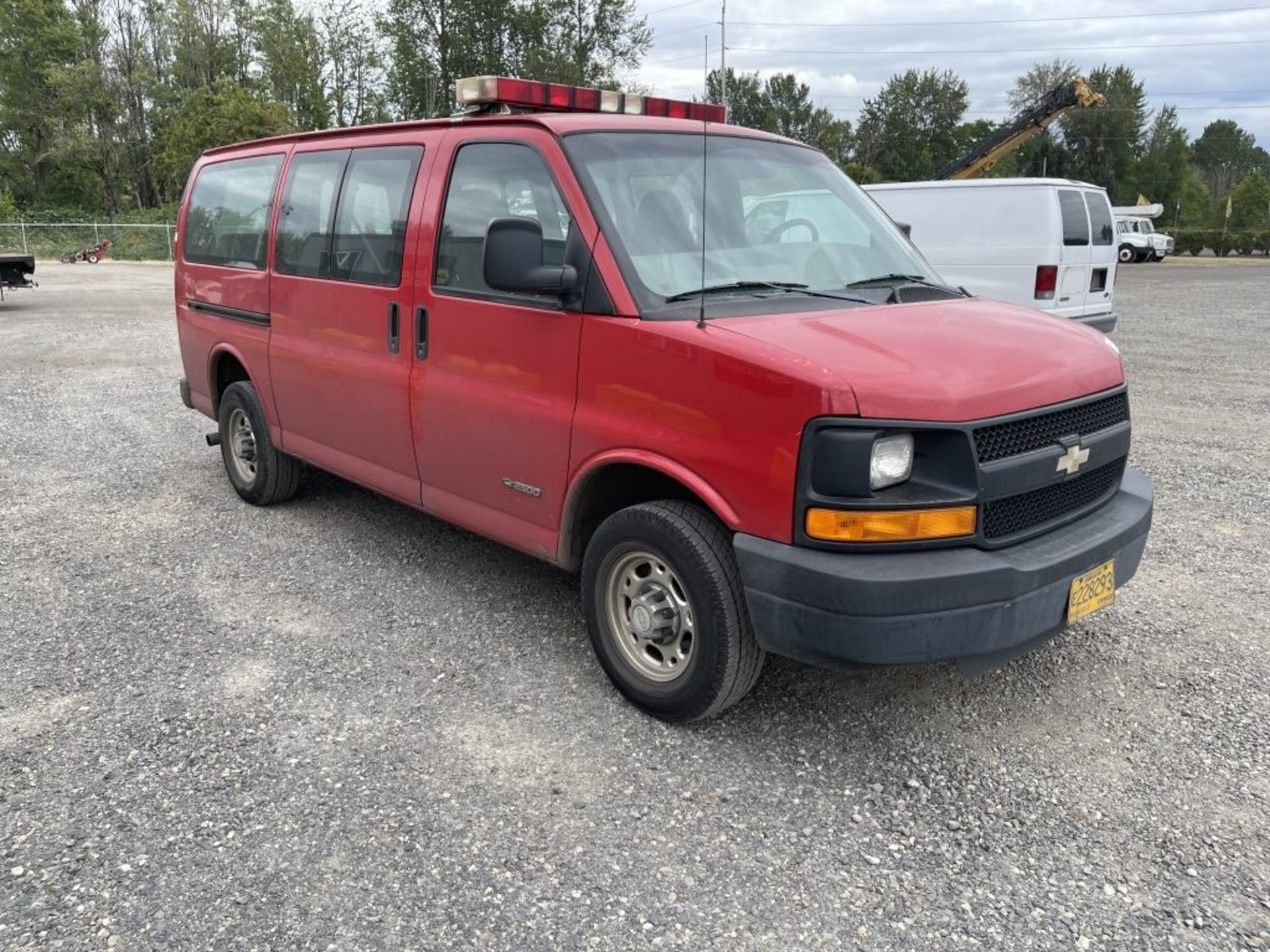 2004 Chevrolet Express 2500 Passenger Van - Image 2 of 22