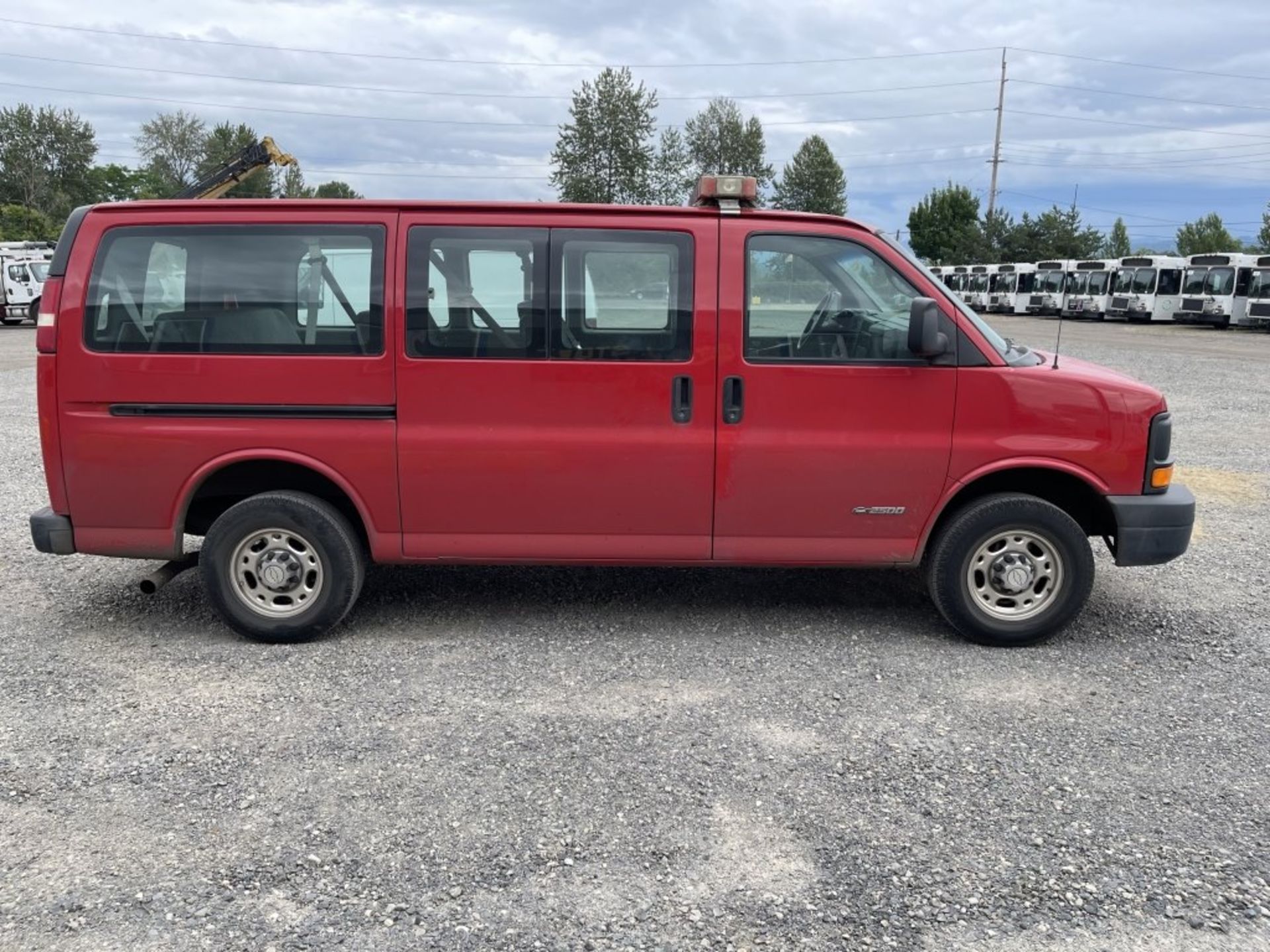 2004 Chevrolet Express 2500 Passenger Van - Image 3 of 22